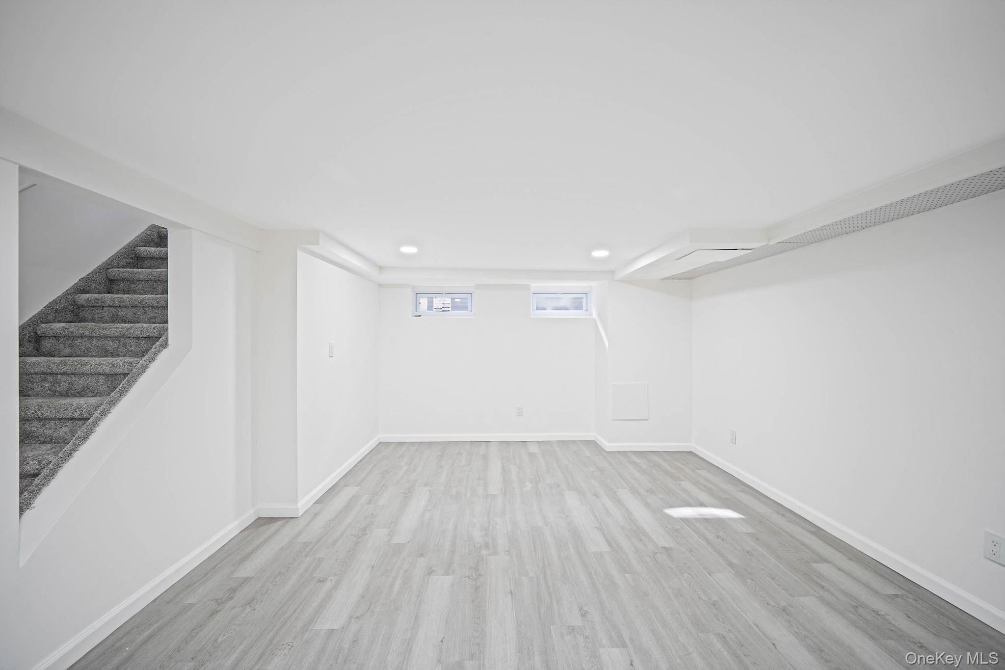 Single Family Hudson Court Nassau County, NY 11563, MLS-1044766-23