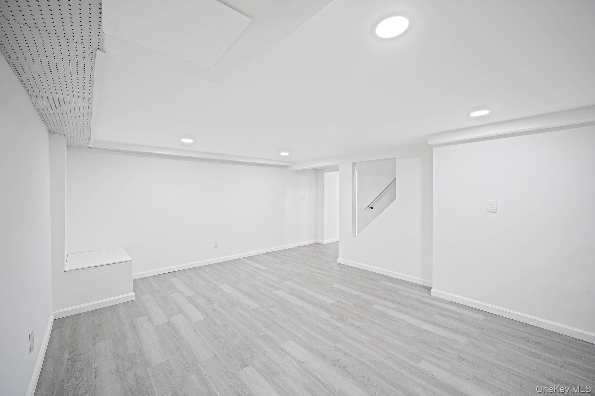 Single Family Hudson Court Nassau County, NY 11563, MLS-1044766-24
