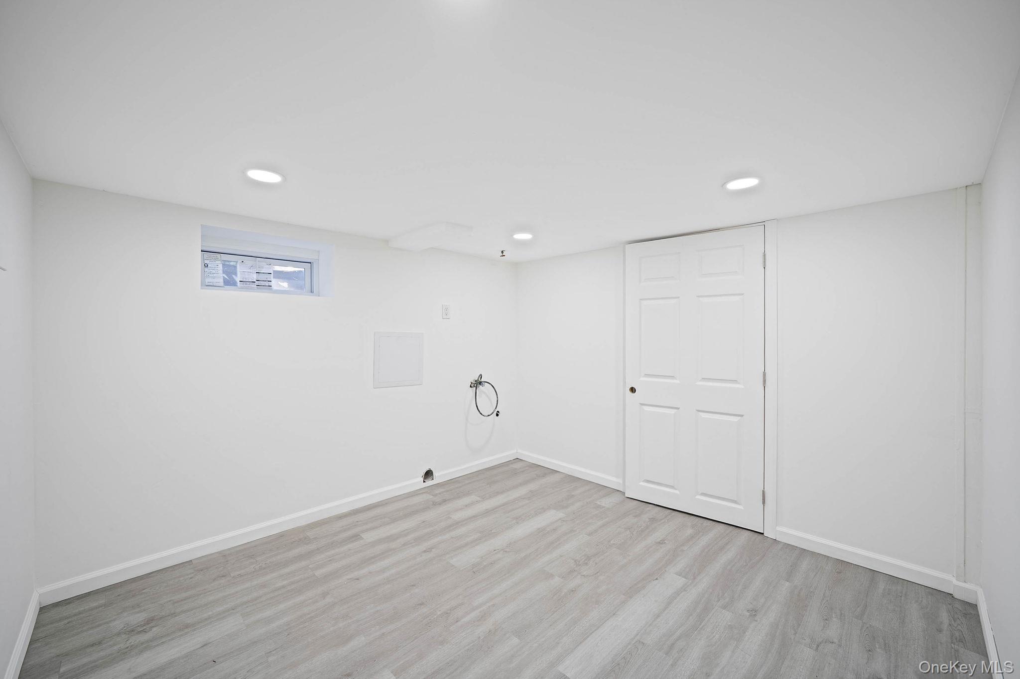 Single Family Hudson Court Nassau County, NY 11563, MLS-1044766-25