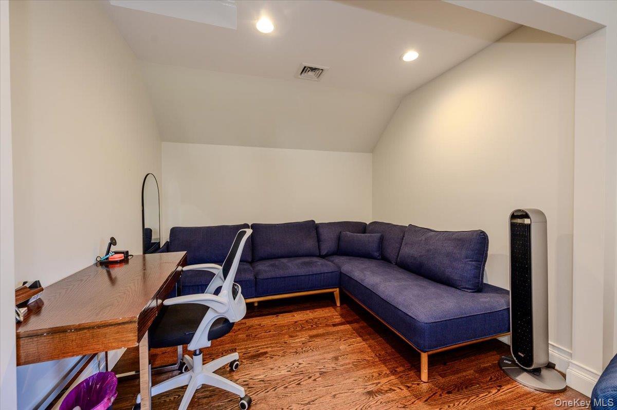 Single Family Suffolk Boulevard  Nassau County, NY 11509, MLS-1044780-31