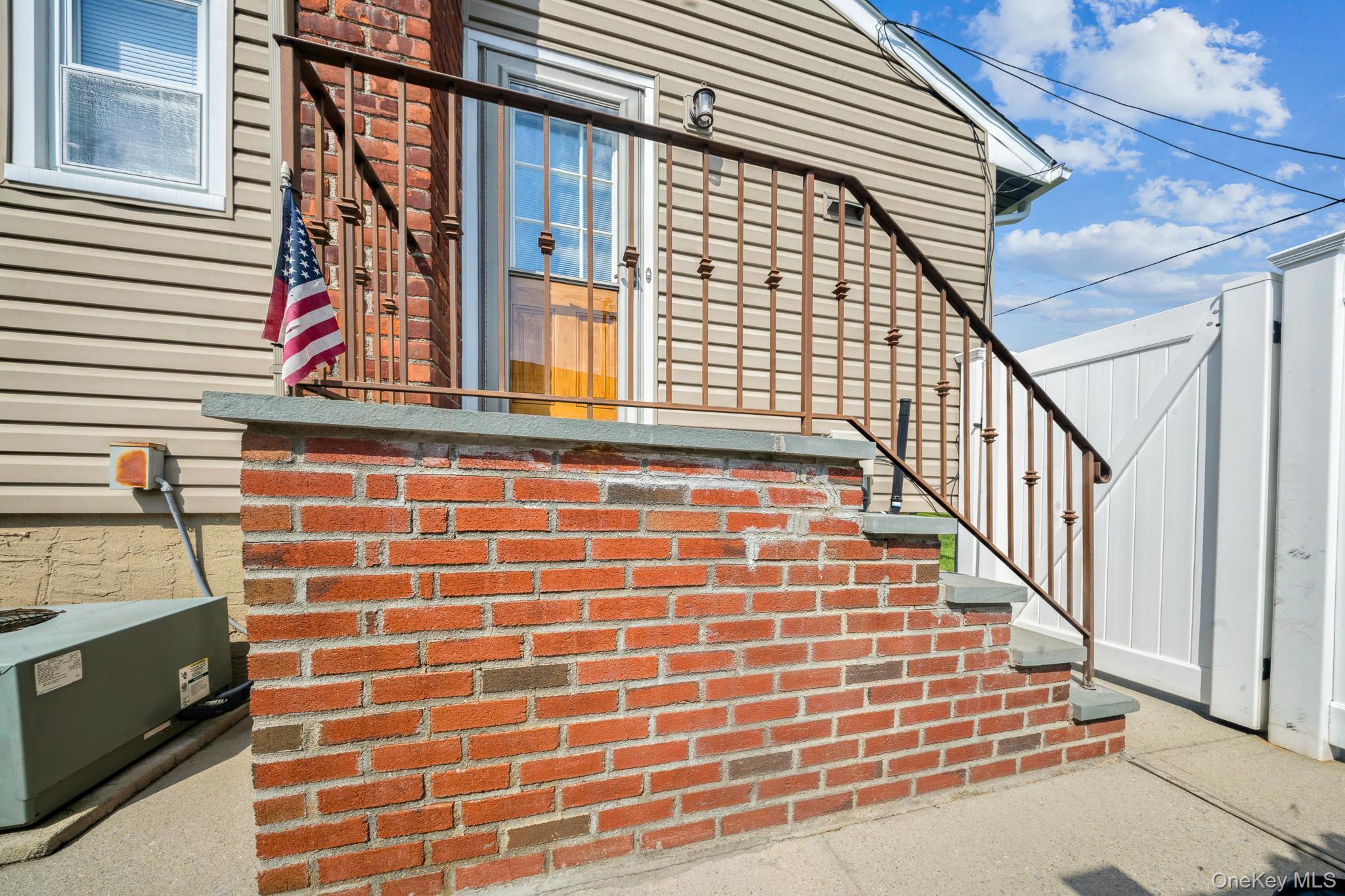 Single Family Elm Avenue Nassau County, NY 11735, MLS-1044843-11