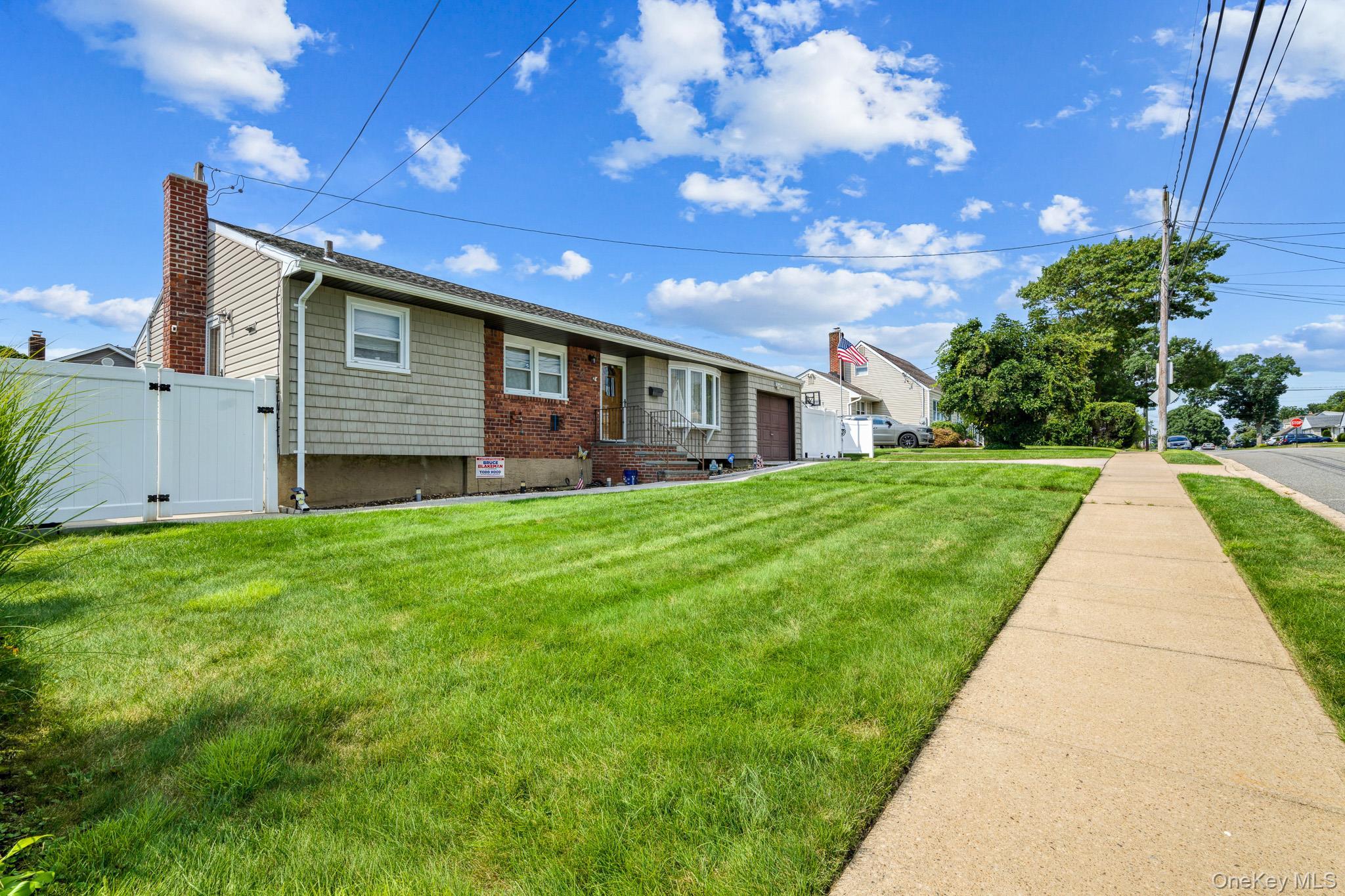 Single Family Elm Avenue Nassau County, NY 11735, MLS-1044843-2