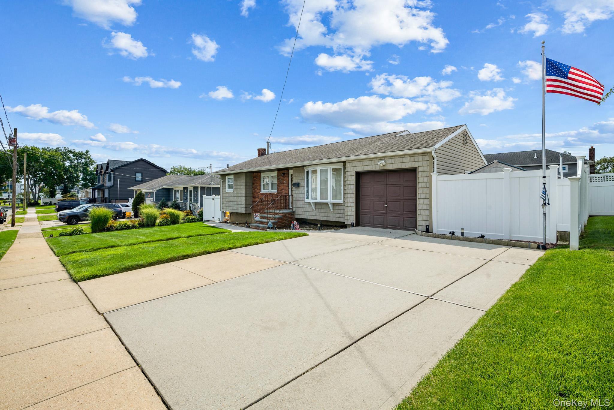 Single Family Elm Avenue Nassau County, NY 11735, MLS-1044843-3