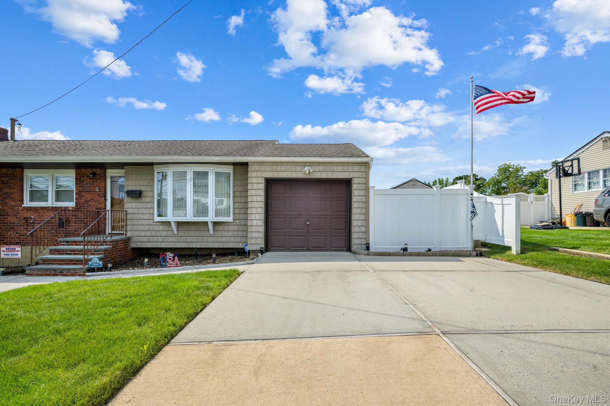 Single Family Elm Avenue Nassau County, NY 11735, MLS-1044843-4
