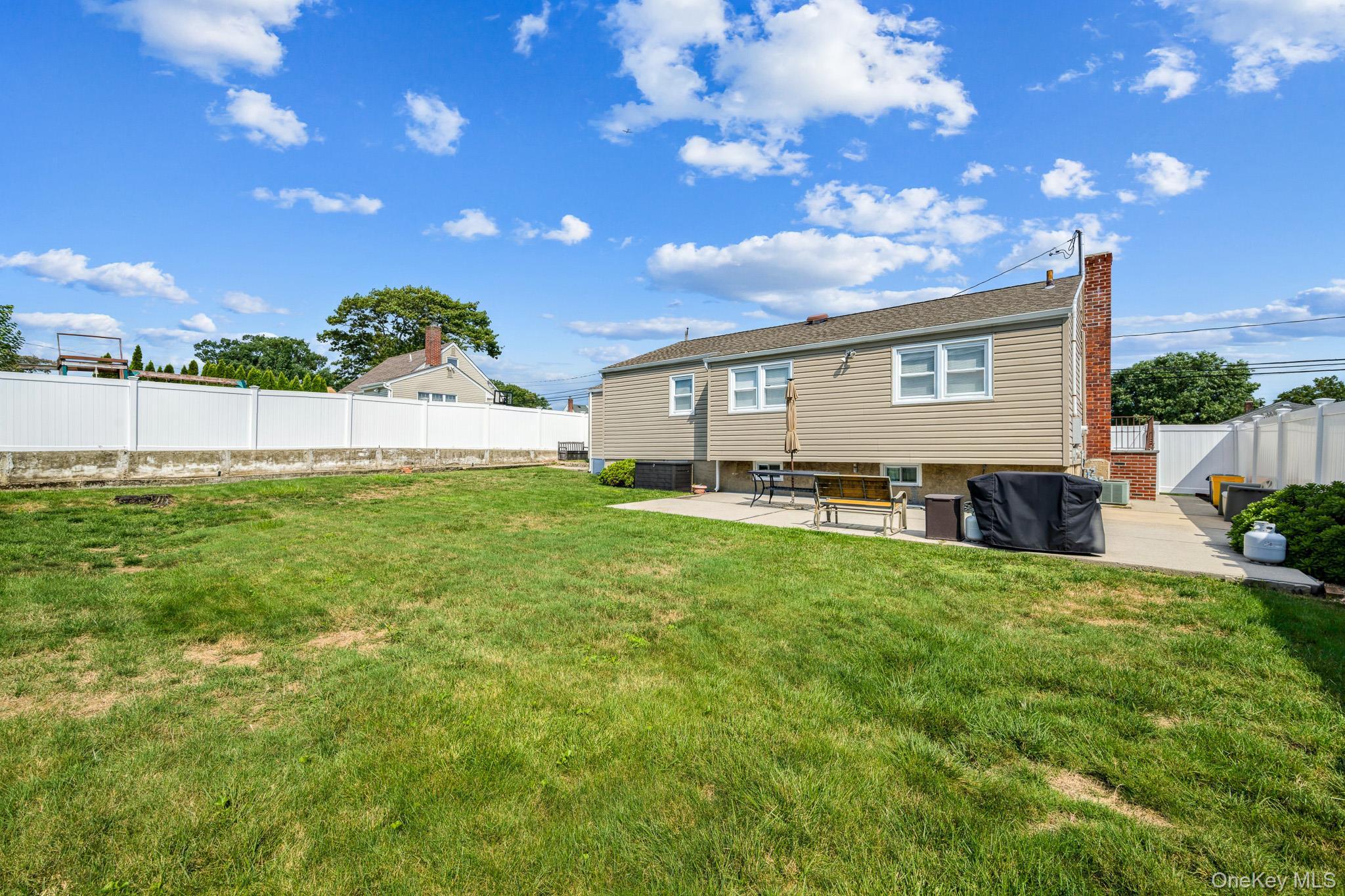 Single Family Elm Avenue Nassau County, NY 11735, MLS-1044843-6