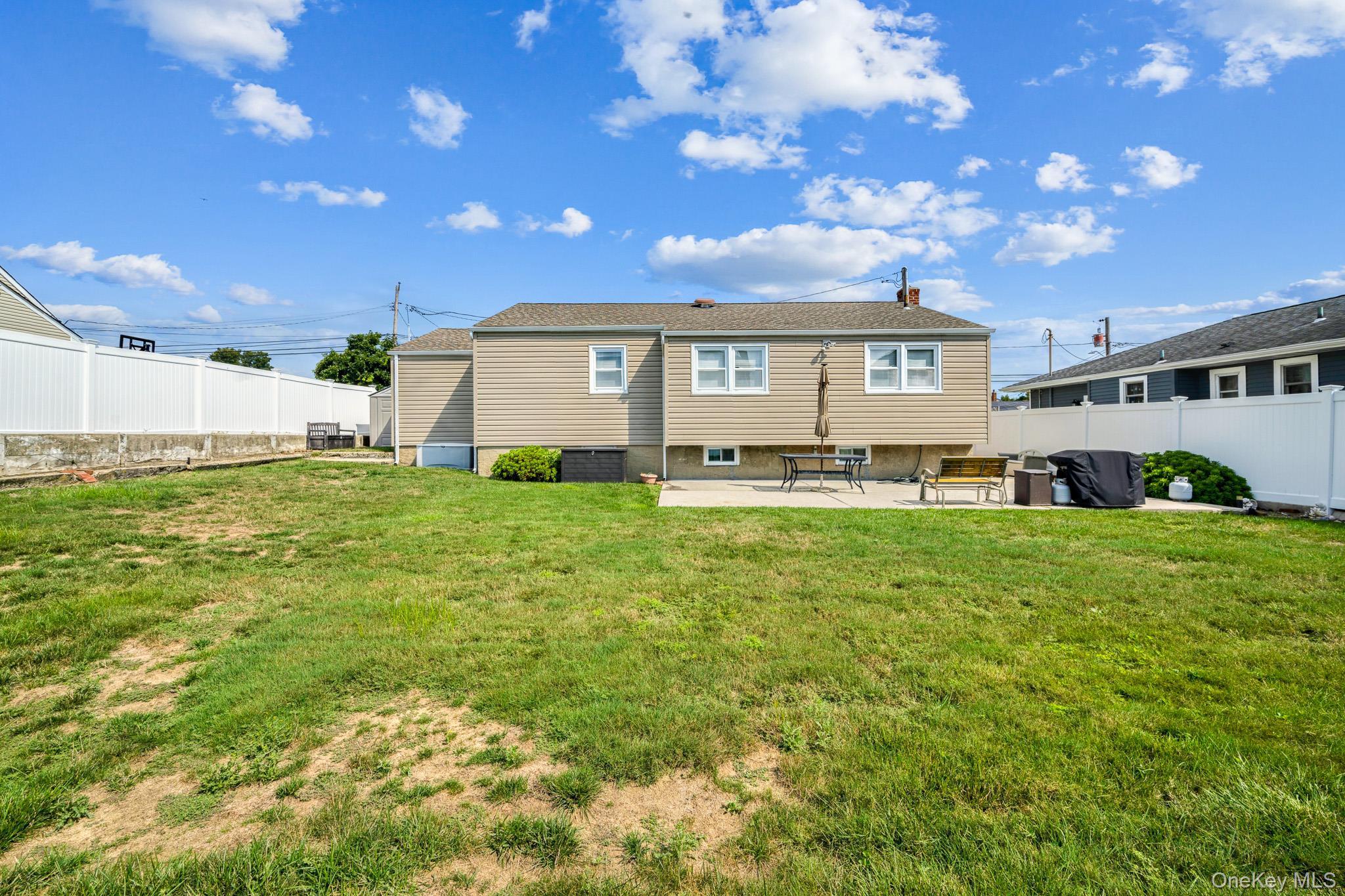Single Family Elm Avenue Nassau County, NY 11735, MLS-1044843-7