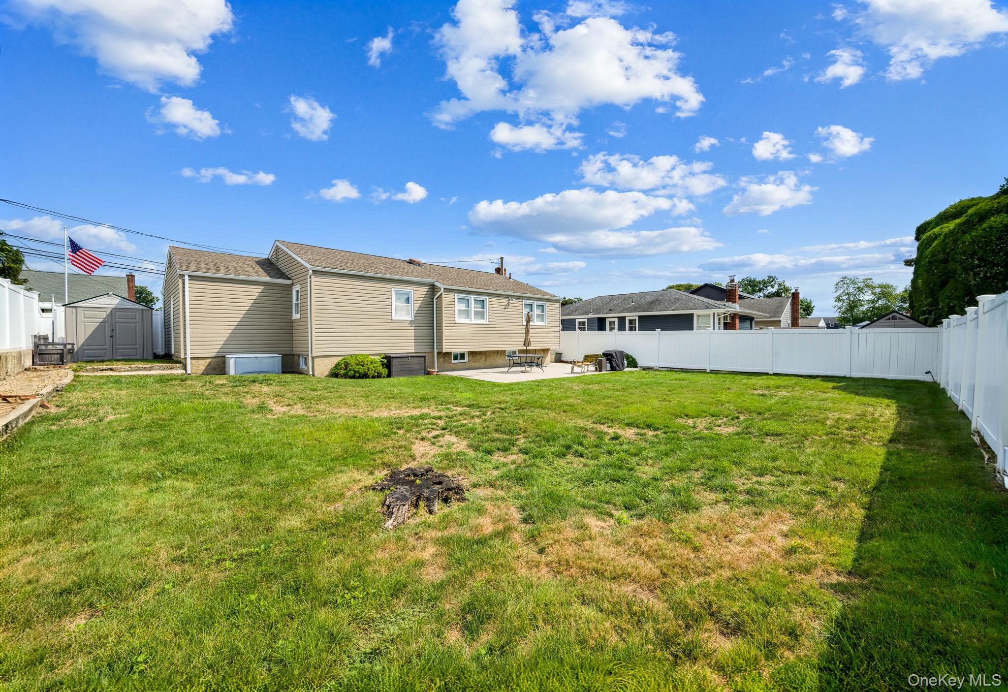 Single Family Elm Avenue Nassau County, NY 11735, MLS-1044843-8