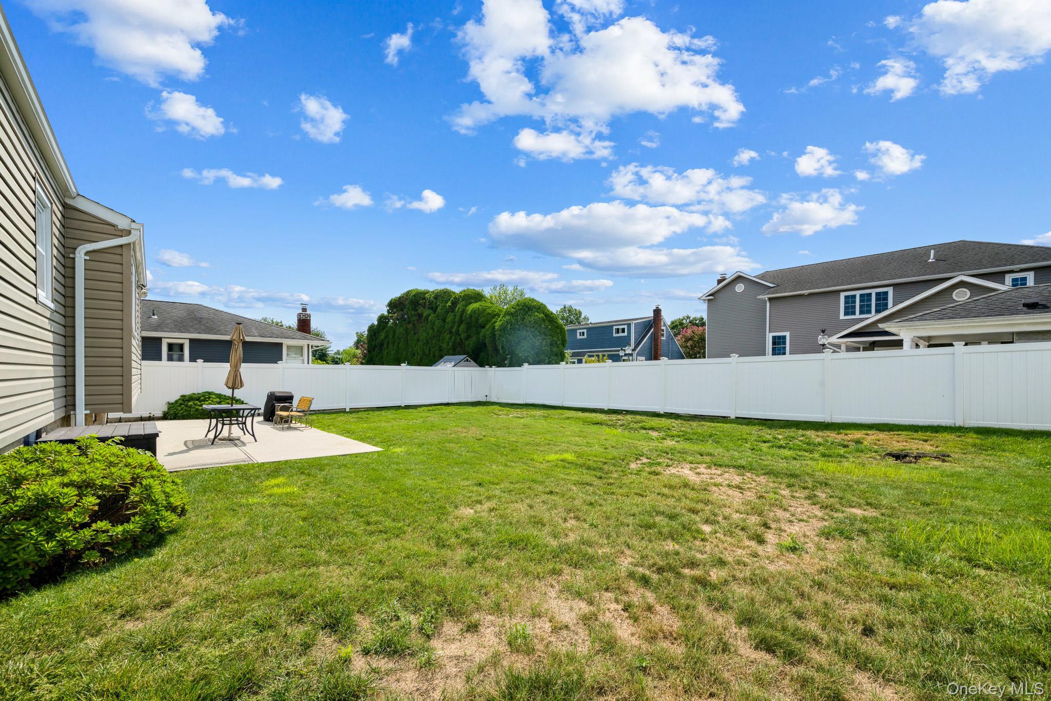 Single Family Elm Avenue Nassau County, NY 11735, MLS-1044843-9