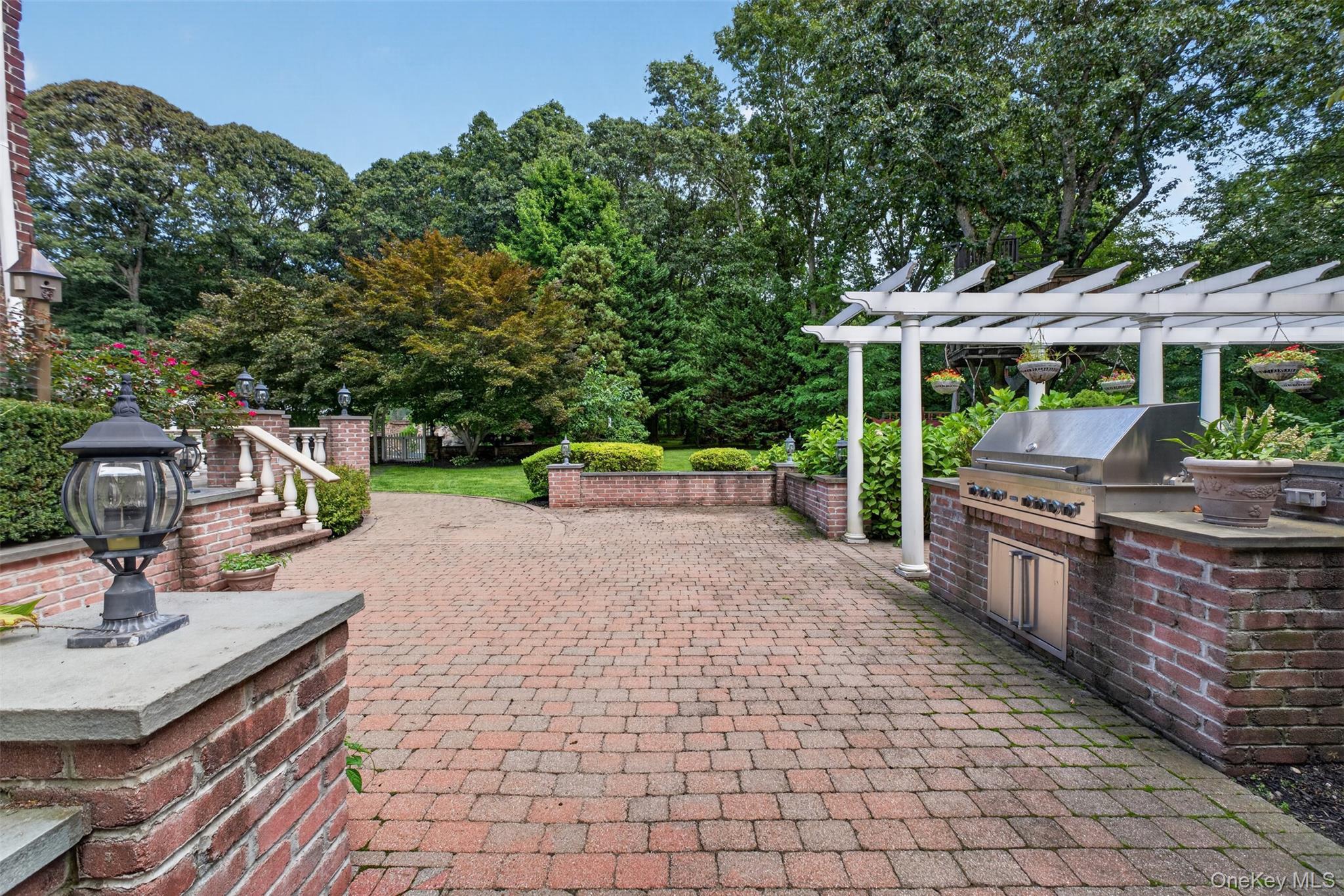 Single Family Danton Lane N Nassau County, NY 11560, MLS-1044858-37