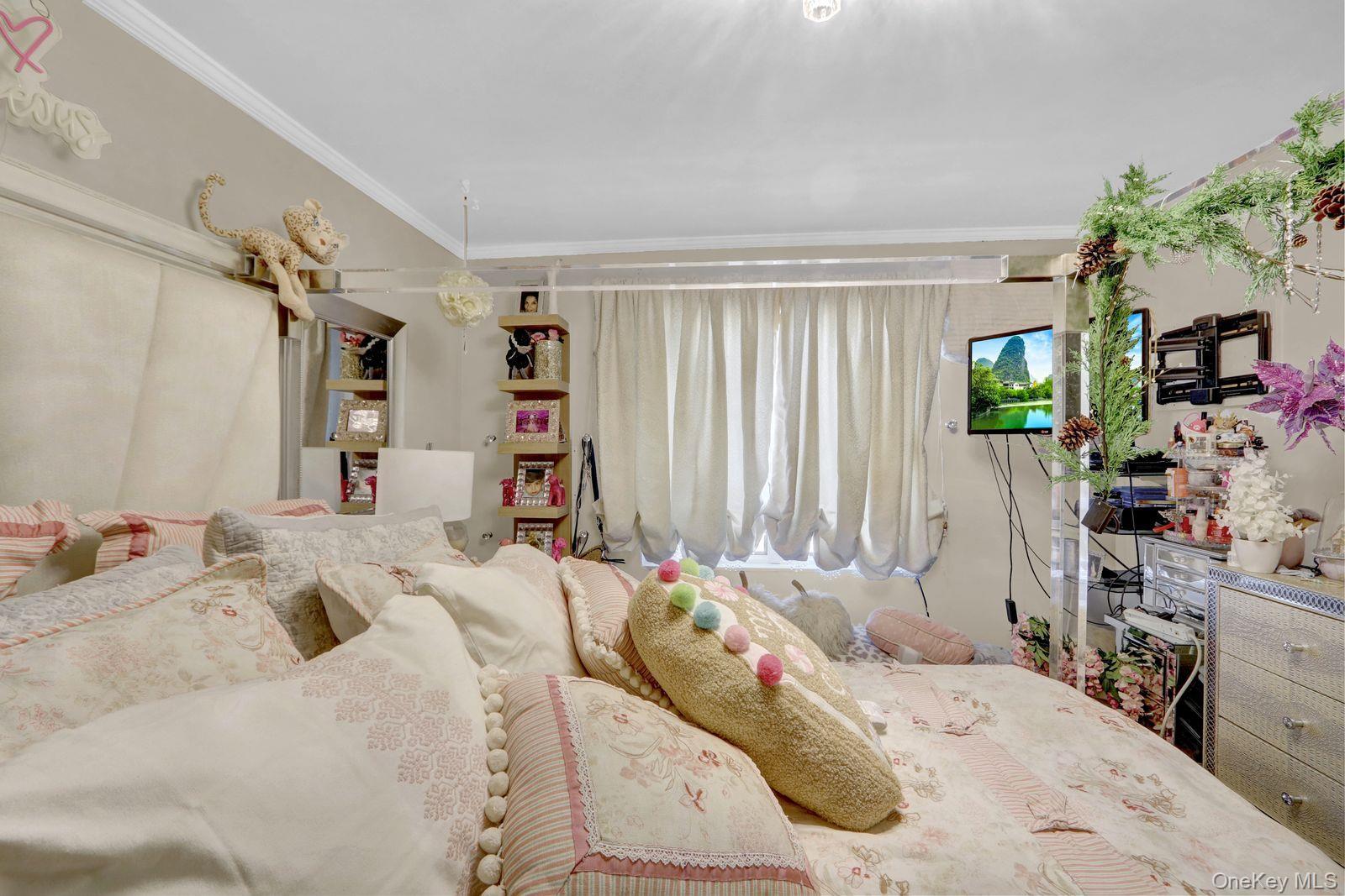 Single Family 77th Place Queens, NY 11379, MLS-1044875-9