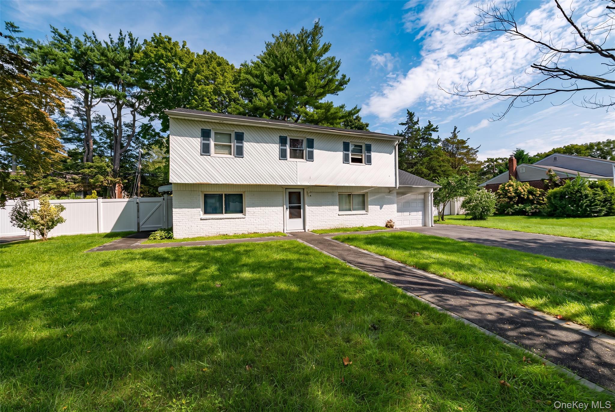 Single Family South Lane Suffolk County, NY 11743, MLS-1044891-2