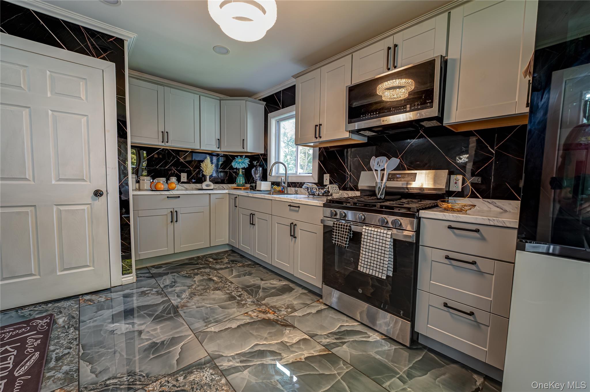 Single Family South Lane Suffolk County, NY 11743, MLS-1044891-8