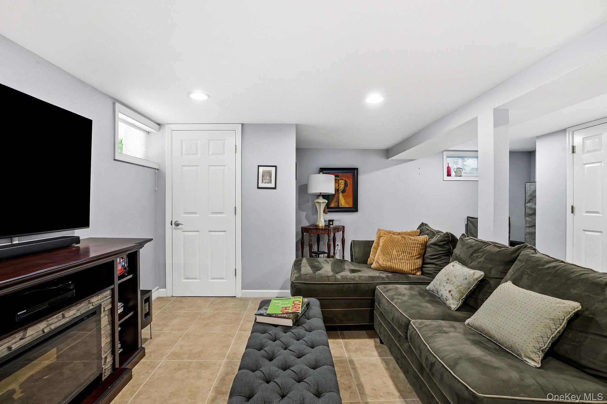 Single Family W Fenimore Street Nassau County, NY 11580, MLS-1044892-28