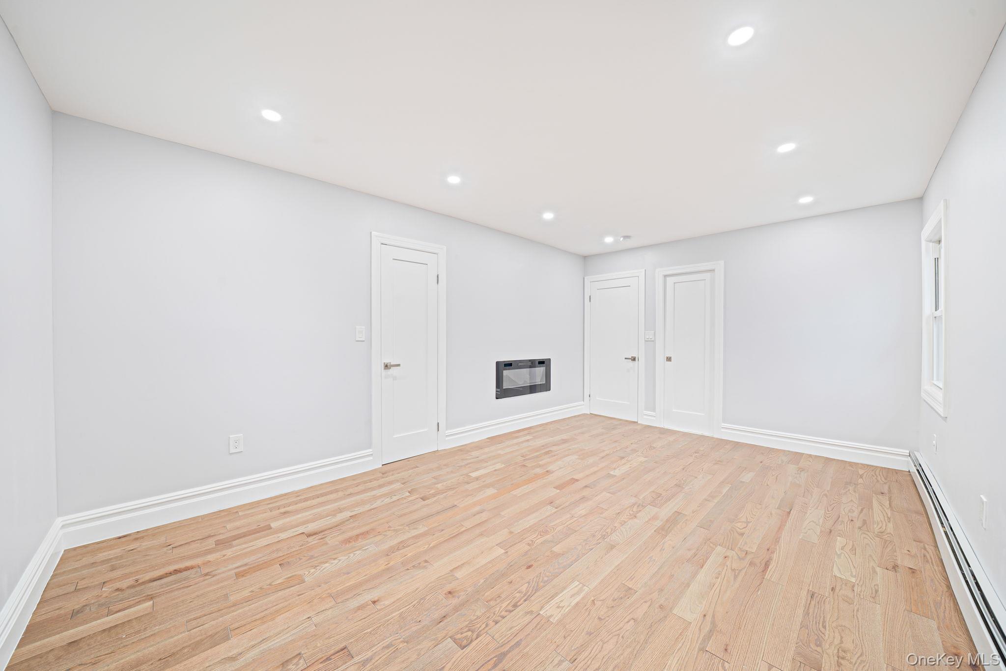 Single Family 126th Avenue  Queens, NY 11413, MLS-1044926-23