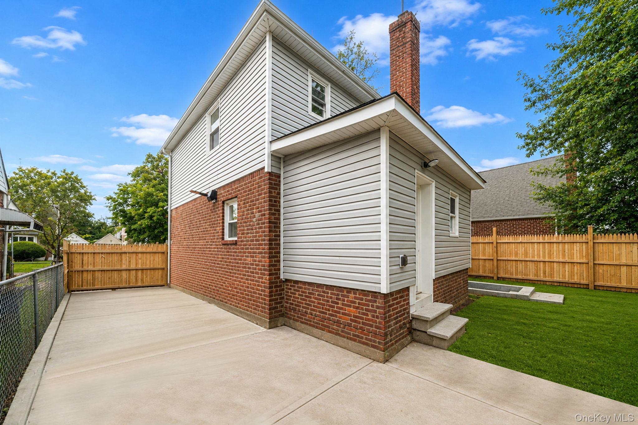 Single Family 126th Avenue Queens, NY 11413, MLS-1044926-4