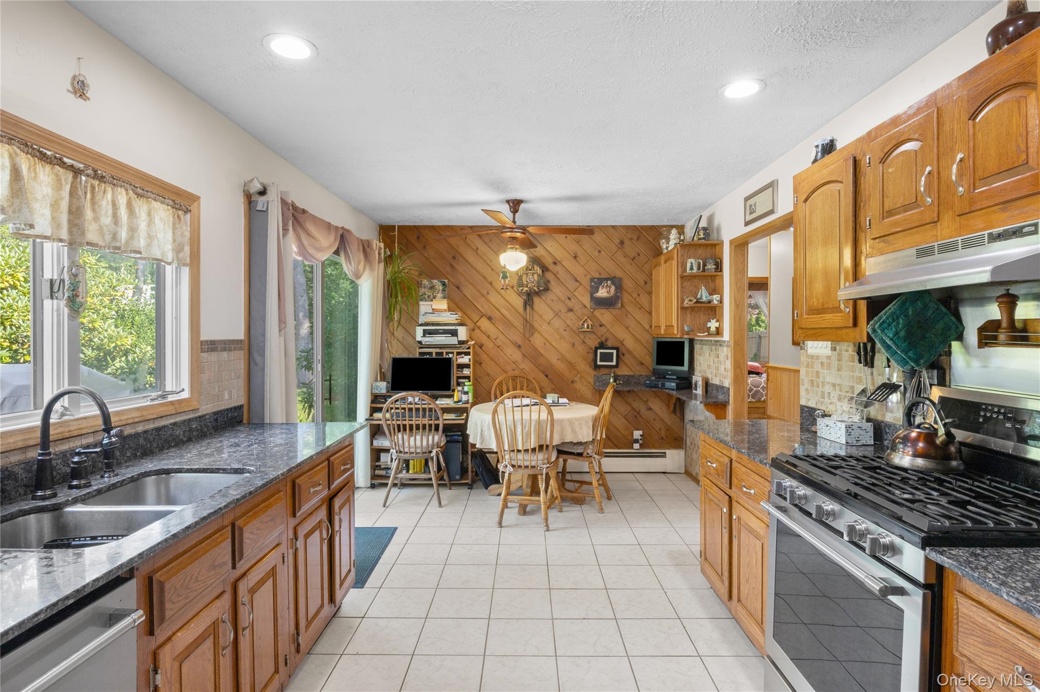 Single Family Yosemite Lane Suffolk County, NY 11727, MLS-1044931-16