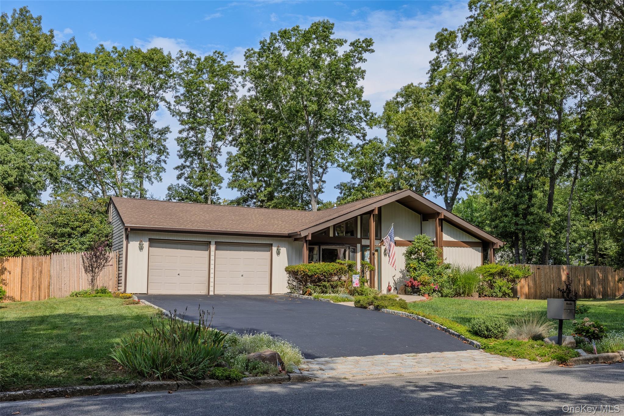 Single Family Yosemite Lane Suffolk County, NY 11727, MLS-1044931-2