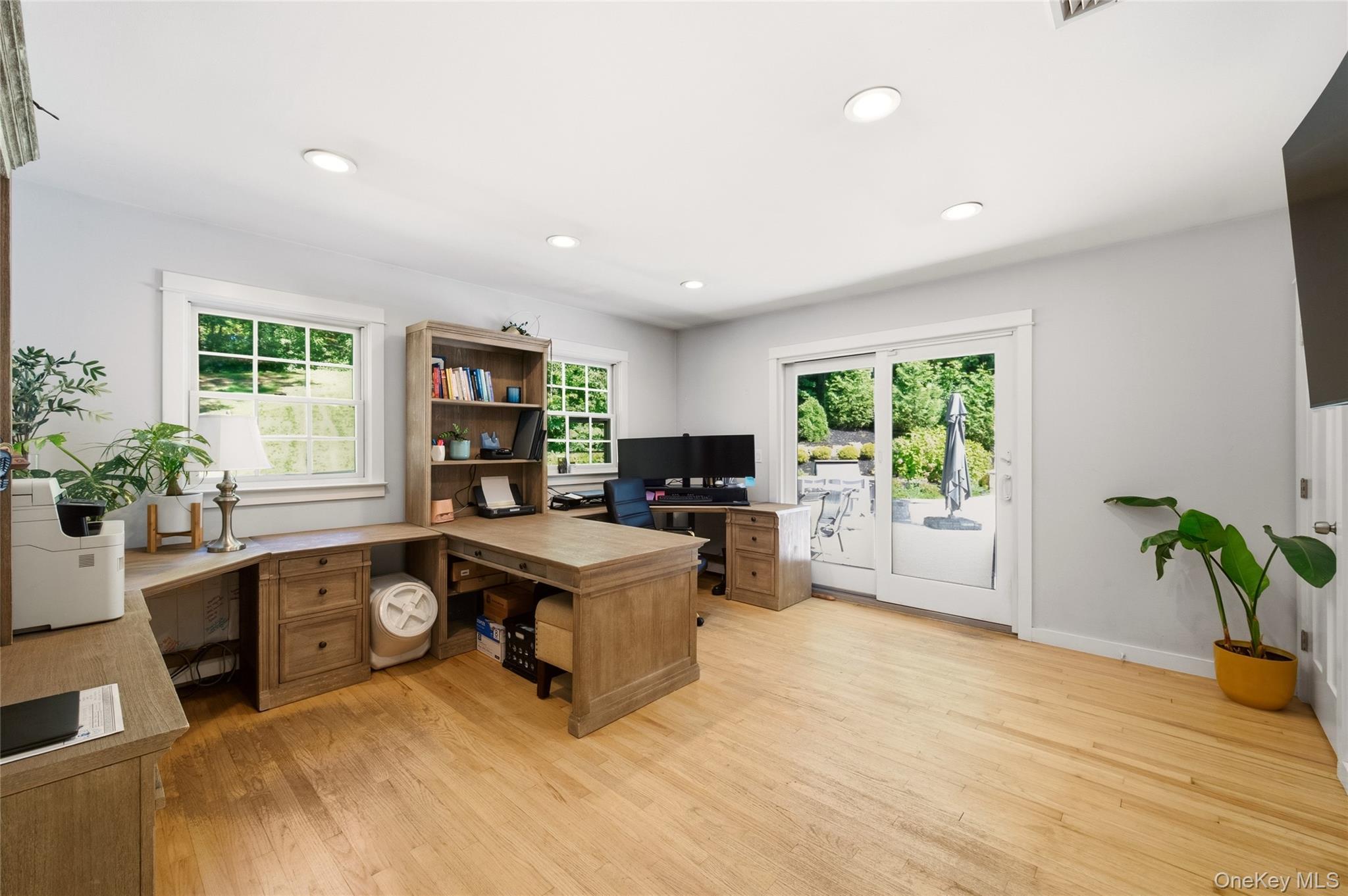 Single Family Cove Road Suffolk County, NY 11743, MLS-1044995-18