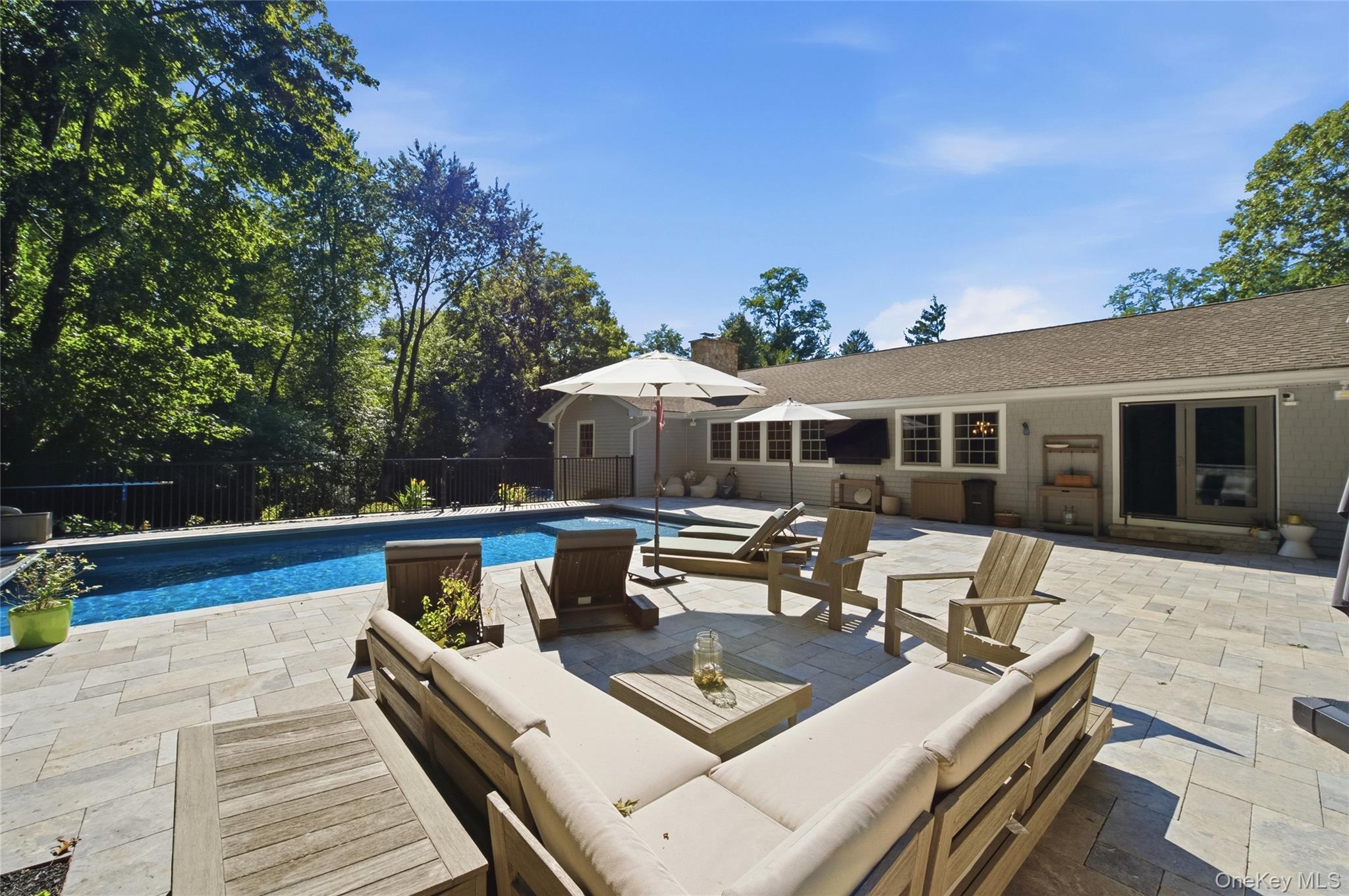Single Family Cove Road Suffolk County, NY 11743, MLS-1044995-28
