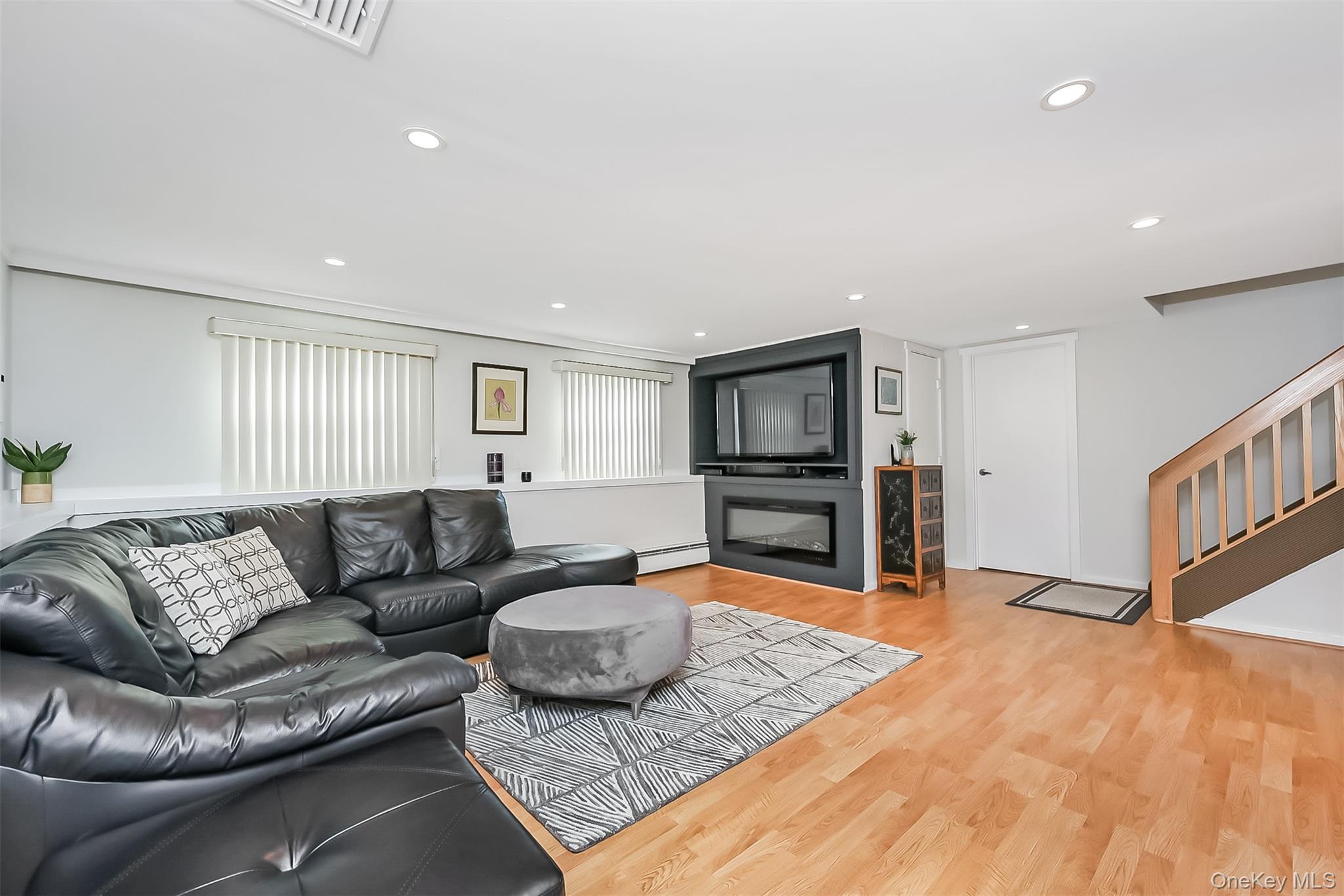 Single Family Graham Street Nassau County, NY 11735, MLS-1045000-22