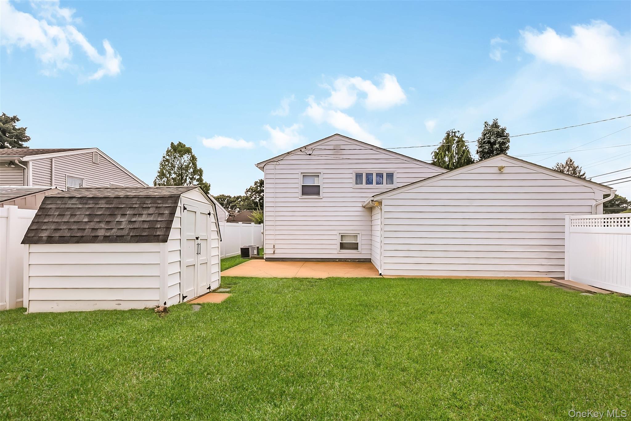 Single Family Graham Street Nassau County, NY 11735, MLS-1045000-26