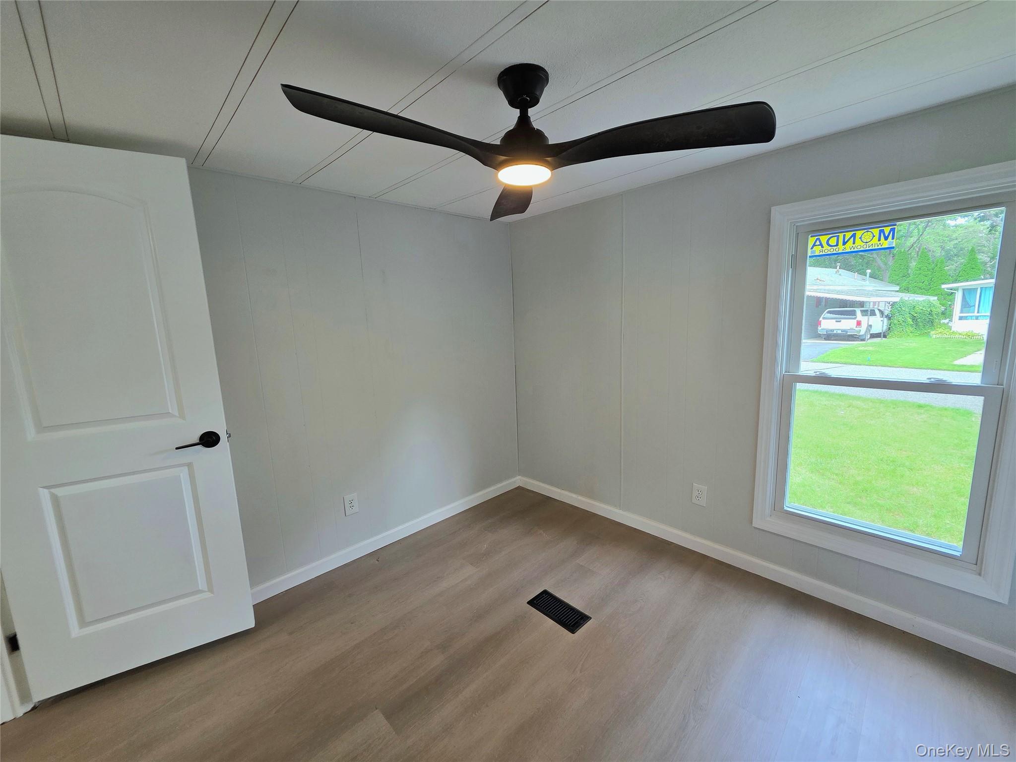 Single Family Riverleigh Avenue Suffolk County, NY 11901, MLS-1045025-12