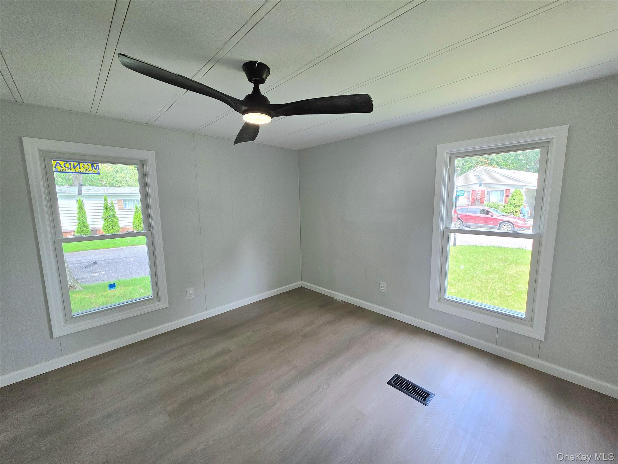 Single Family Riverleigh Avenue Suffolk County, NY 11901, MLS-1045025-13