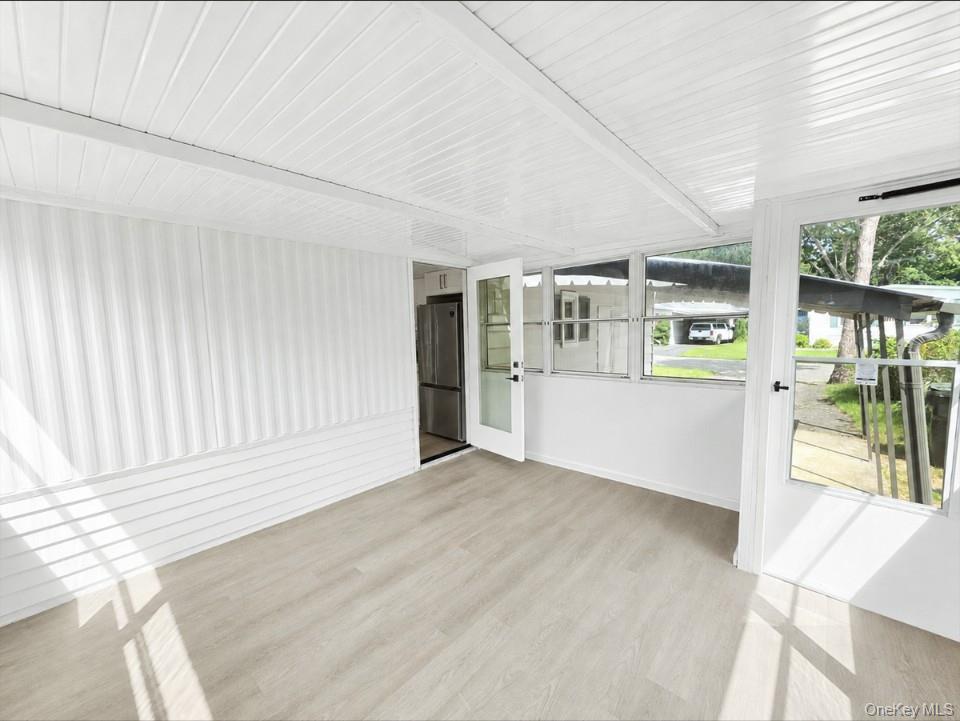Single Family Riverleigh Avenue Suffolk County, NY 11901, MLS-1045025-18