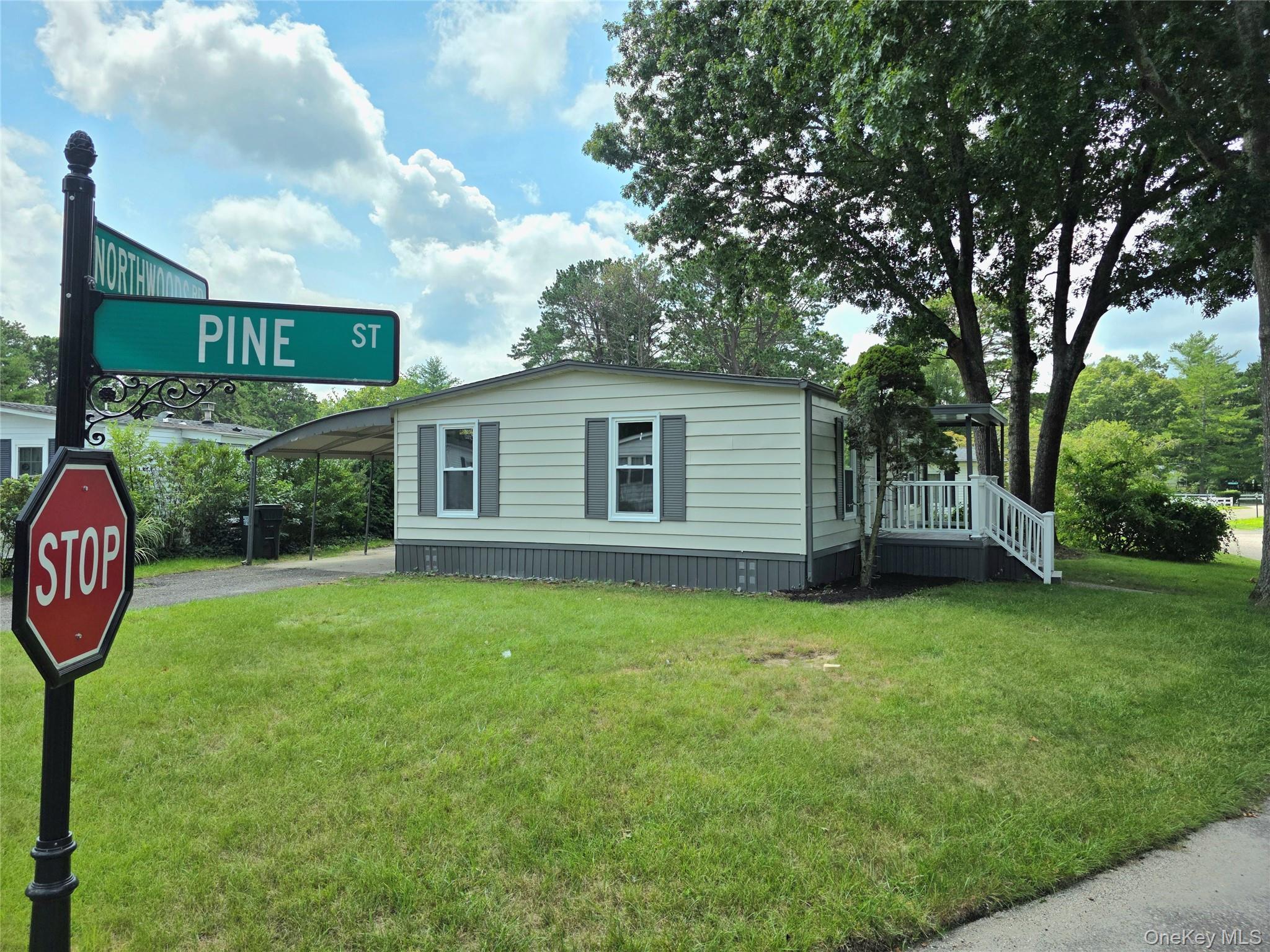 Single Family Riverleigh Avenue Suffolk County, NY 11901, MLS-1045025-2