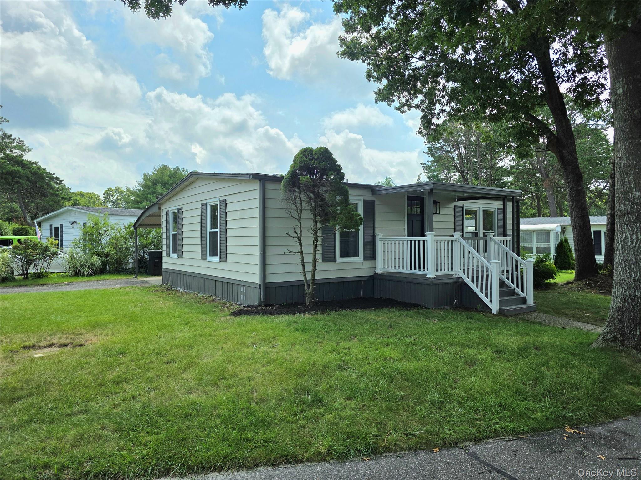 Single Family Riverleigh Avenue Suffolk County, NY 11901, MLS-1045025-22