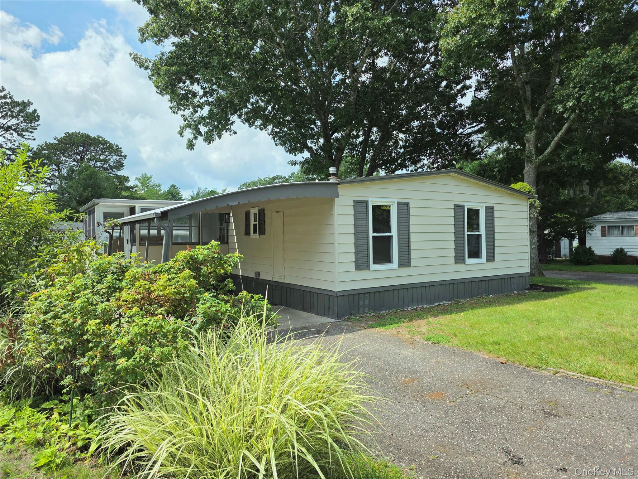 Single Family Riverleigh Avenue Suffolk County, NY 11901, MLS-1045025-24