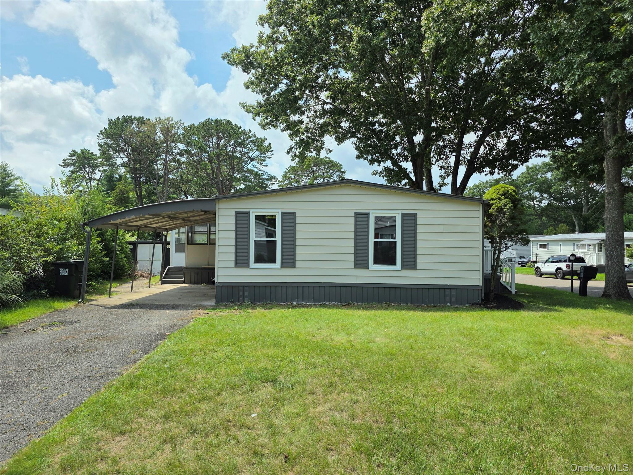 Single Family Riverleigh Avenue Suffolk County, NY 11901, MLS-1045025-25