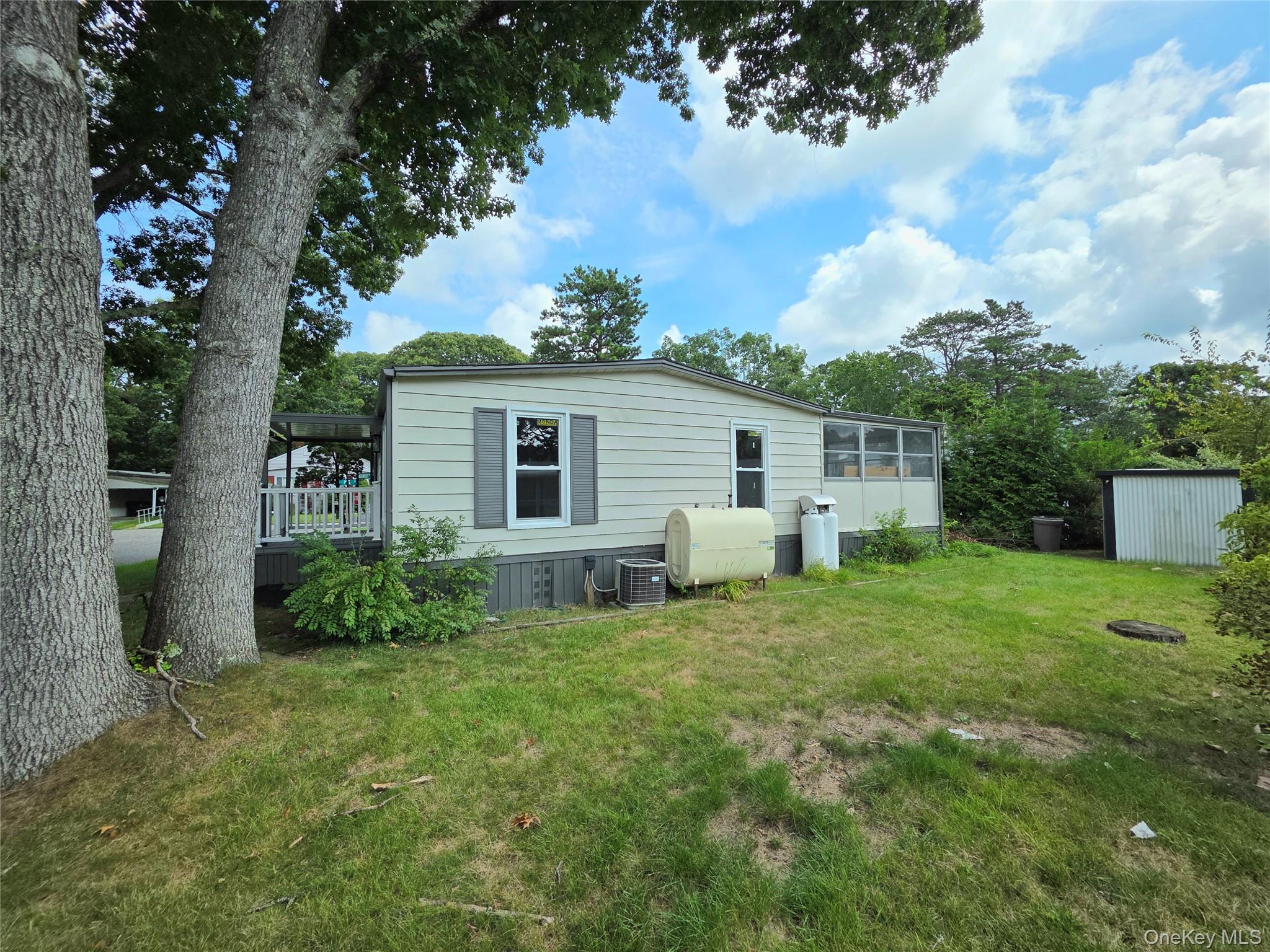 Single Family Riverleigh Avenue Suffolk County, NY 11901, MLS-1045025-27