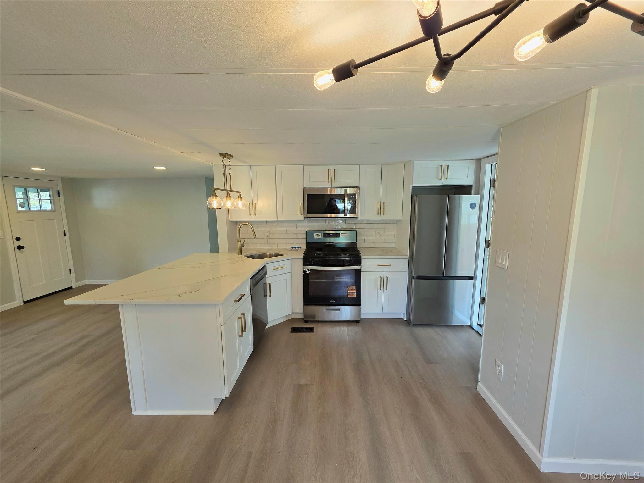 Single Family Riverleigh Avenue Suffolk County, NY 11901, MLS-1045025-5