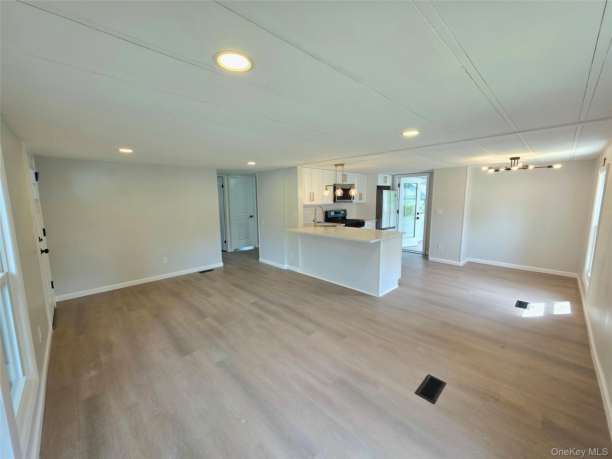 Single Family Riverleigh Avenue Suffolk County, NY 11901, MLS-1045025-6