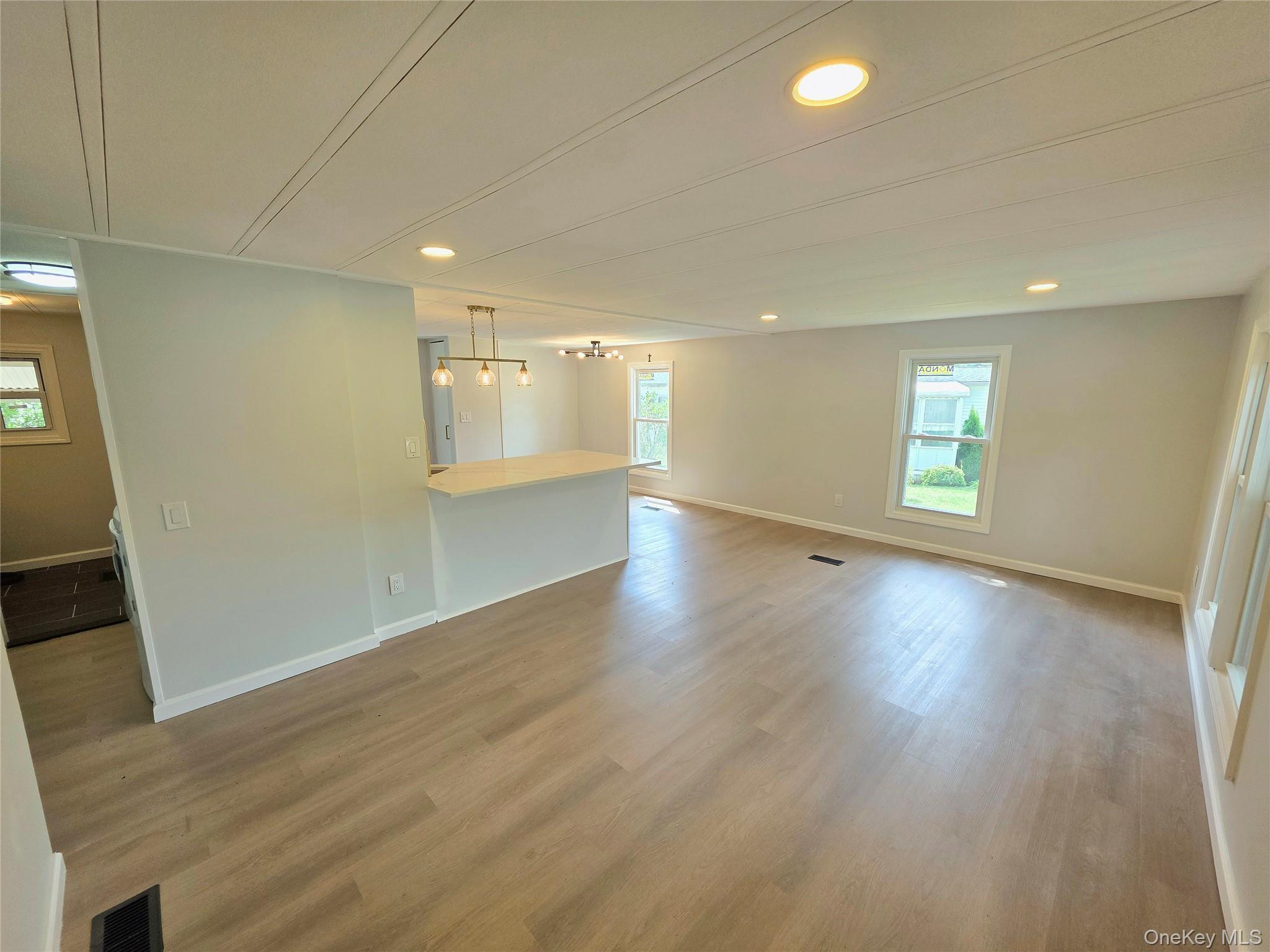 Single Family Riverleigh Avenue Suffolk County, NY 11901, MLS-1045025-8