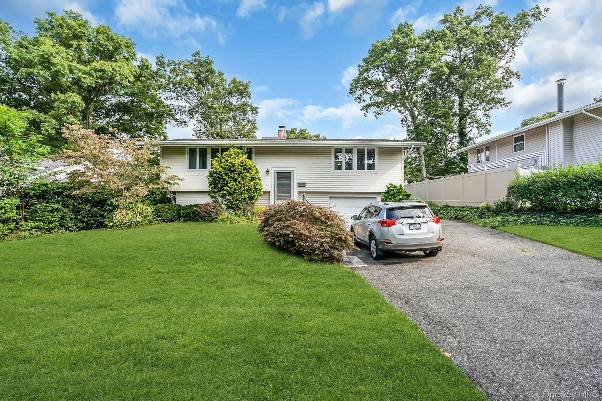 Single Family Redleaf Lane  Suffolk County, NY 11725, MLS-1045064-2