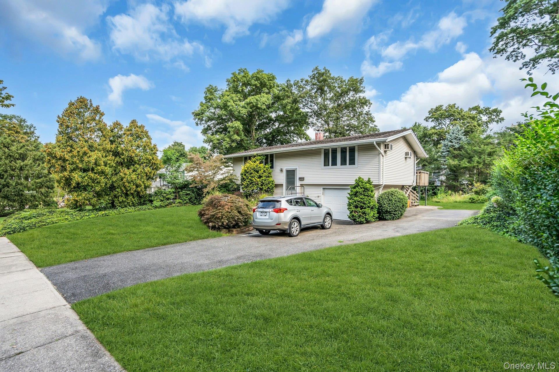 Single Family Redleaf Lane  Suffolk County, NY 11725, MLS-1045064-3