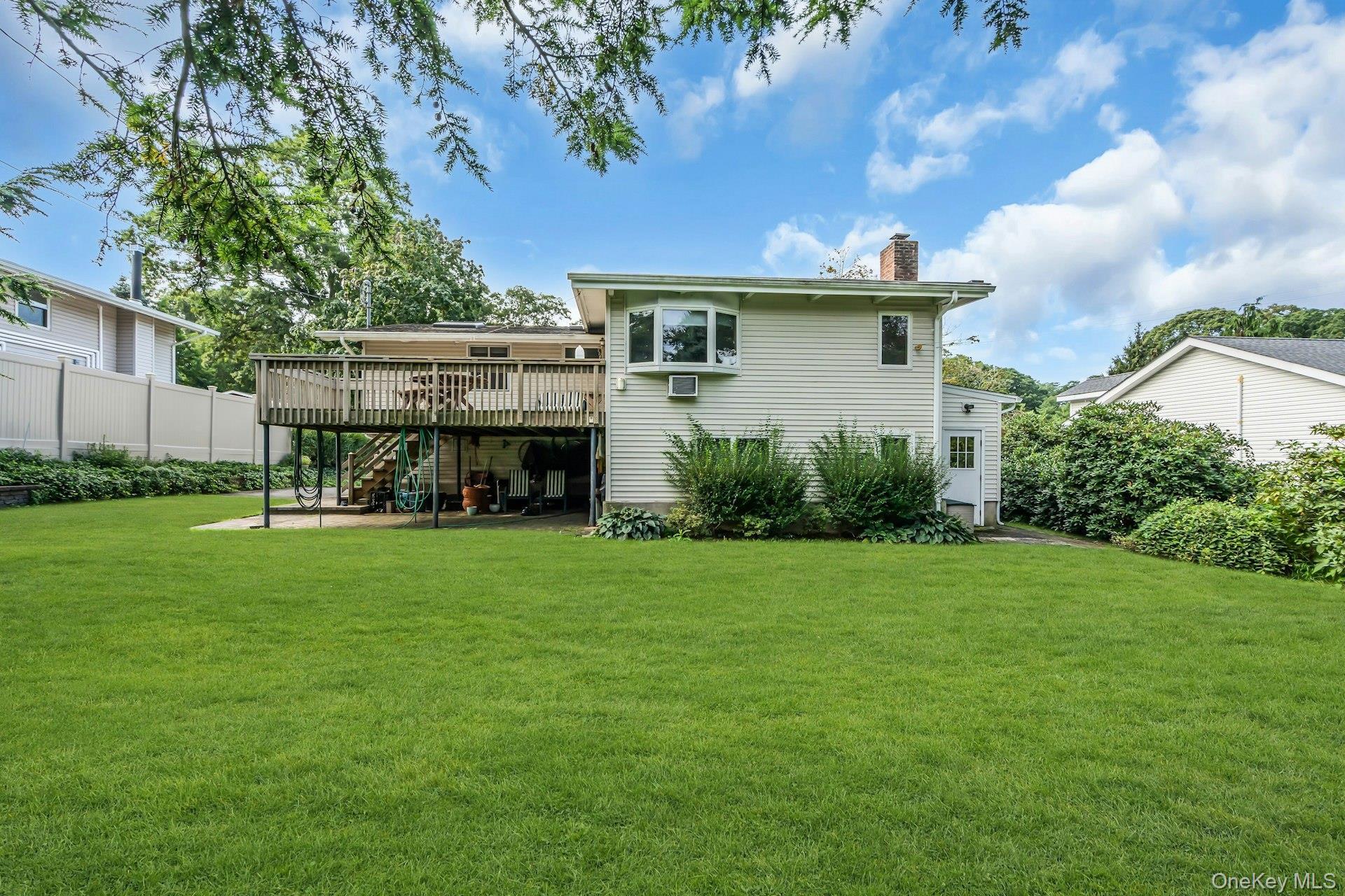 Single Family Redleaf Lane  Suffolk County, NY 11725, MLS-1045064-35