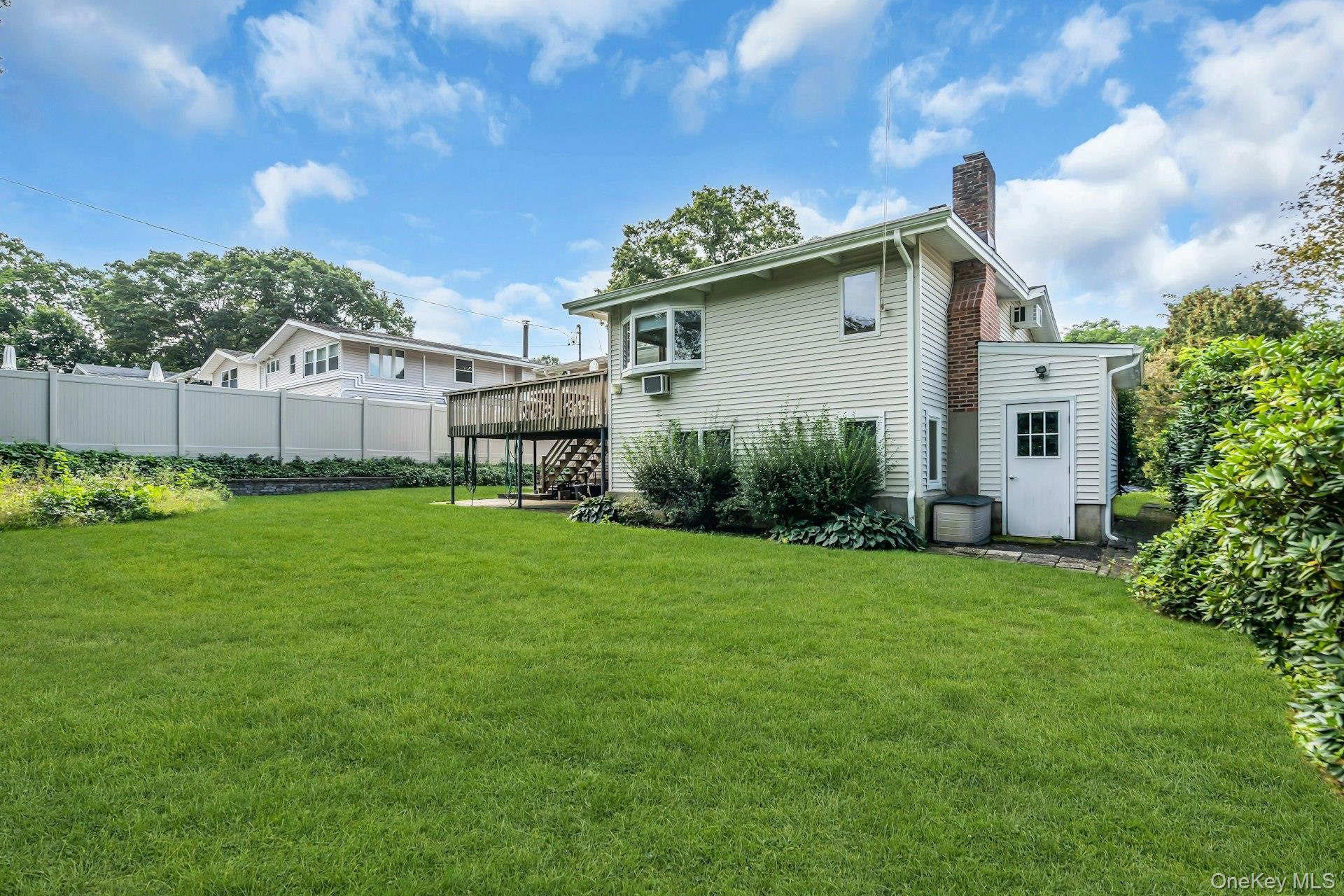 Single Family Redleaf Lane  Suffolk County, NY 11725, MLS-1045064-37