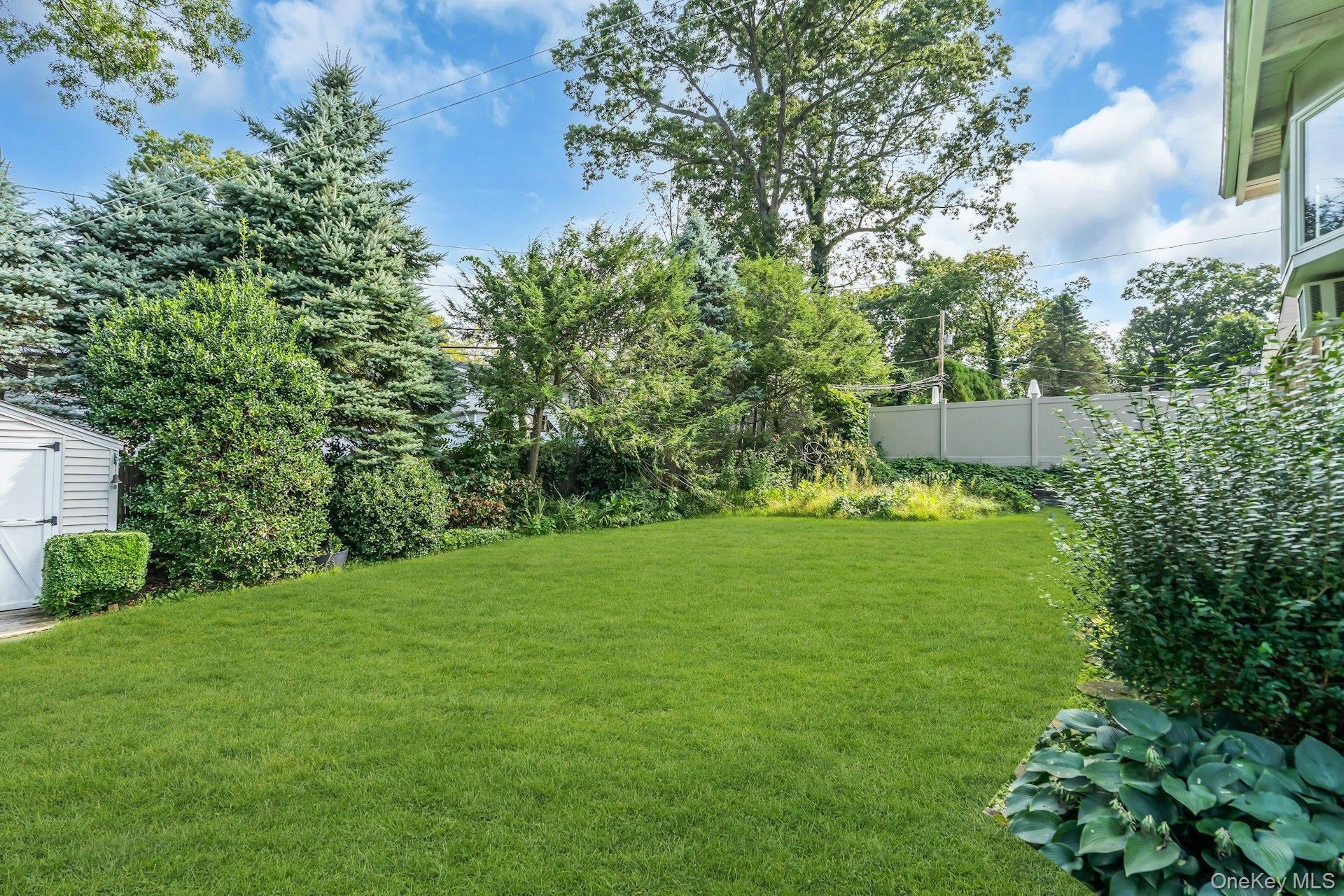Single Family Redleaf Lane  Suffolk County, NY 11725, MLS-1045064-38