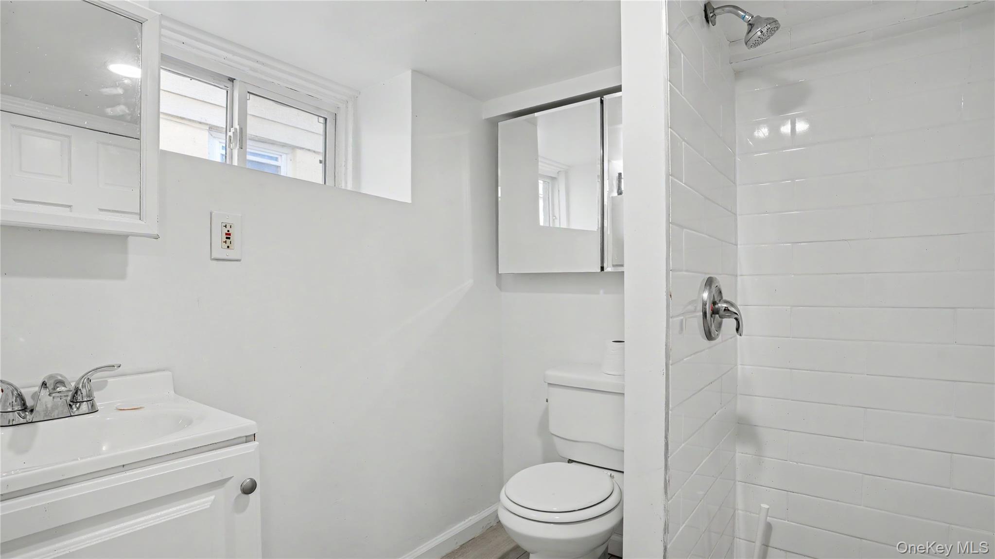 Single Family Harding Avenue  Bronx, NY 10465, MLS-1045072-15