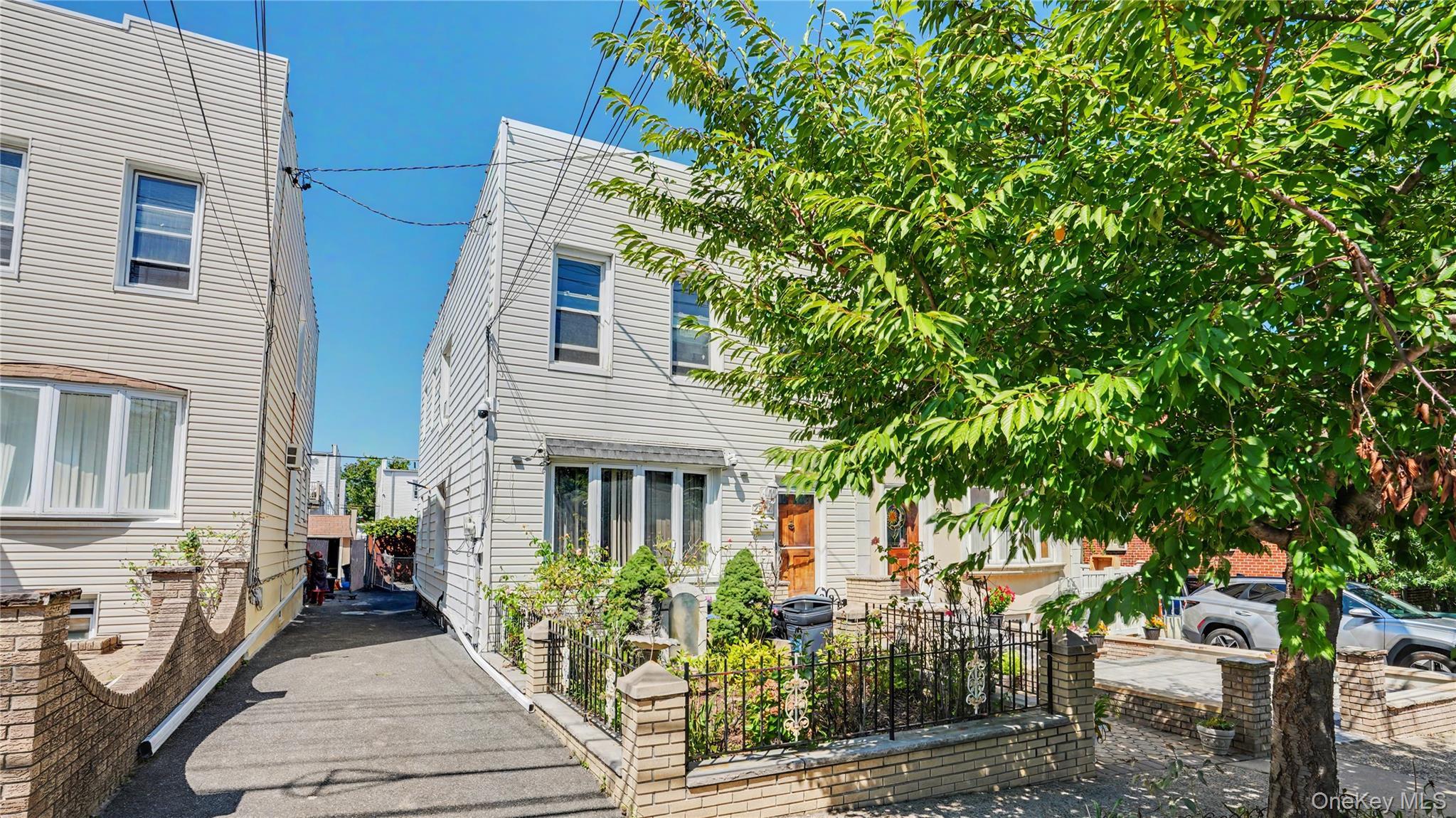 Single Family Harding Avenue  Bronx, NY 10465, MLS-1045072-2