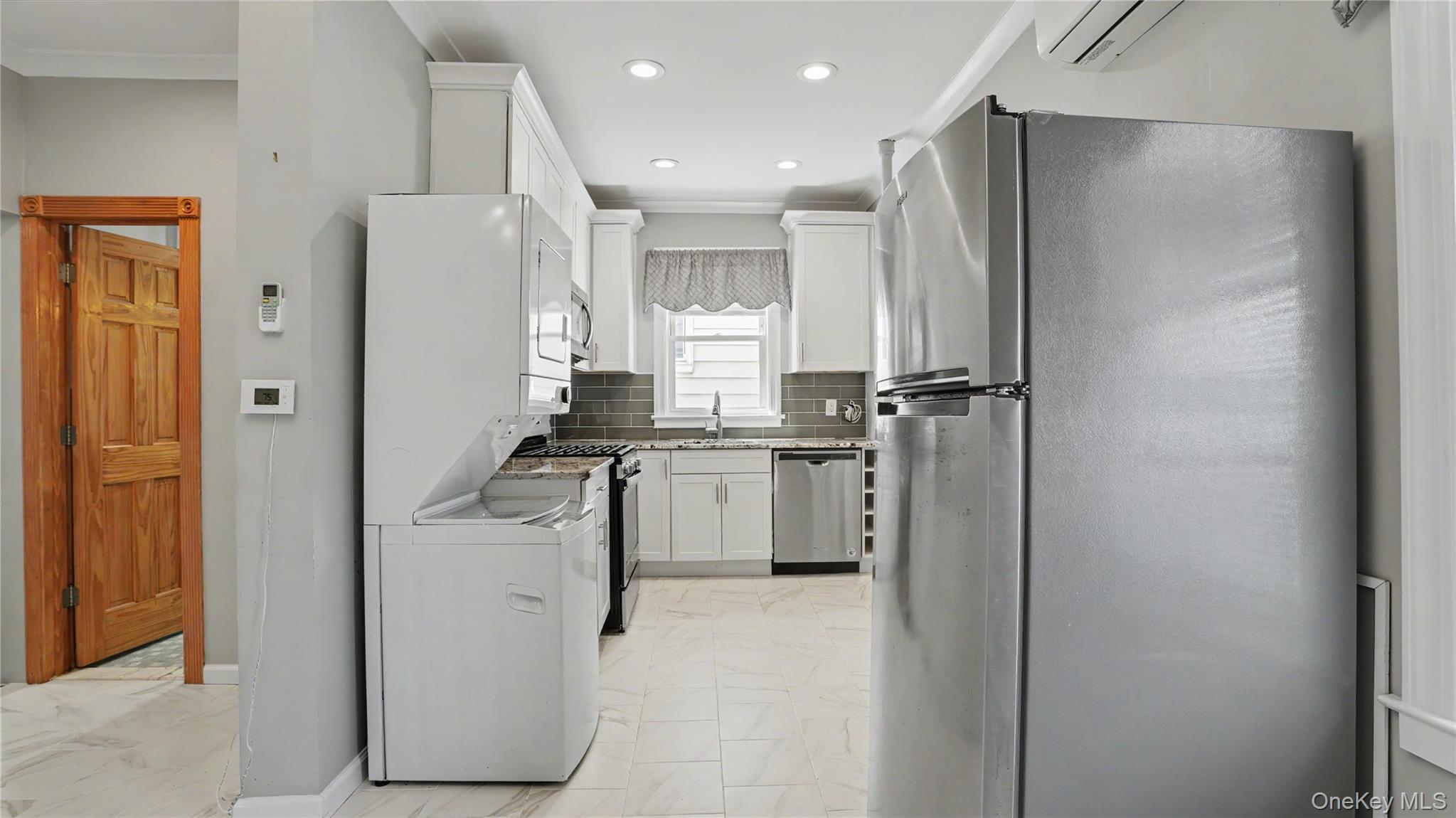Single Family Harding Avenue  Bronx, NY 10465, MLS-1045072-9