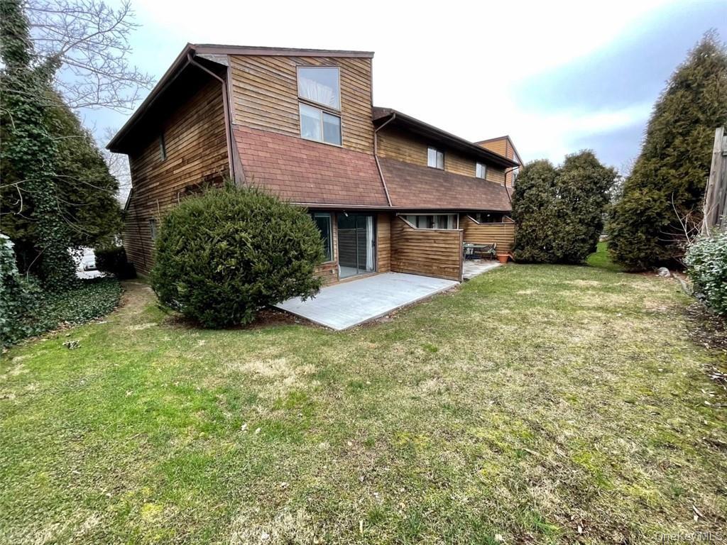 Single Family Roanoke Avenue  Westchester County, NY 10573, MLS-1045077-8
