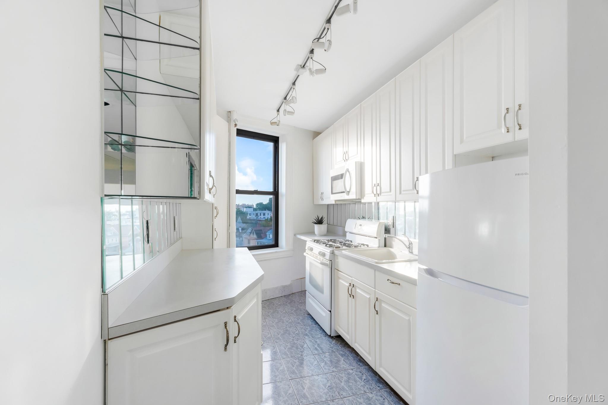 Coop 4th Avenue Brooklyn, NY 11209, MLS-1045078-4