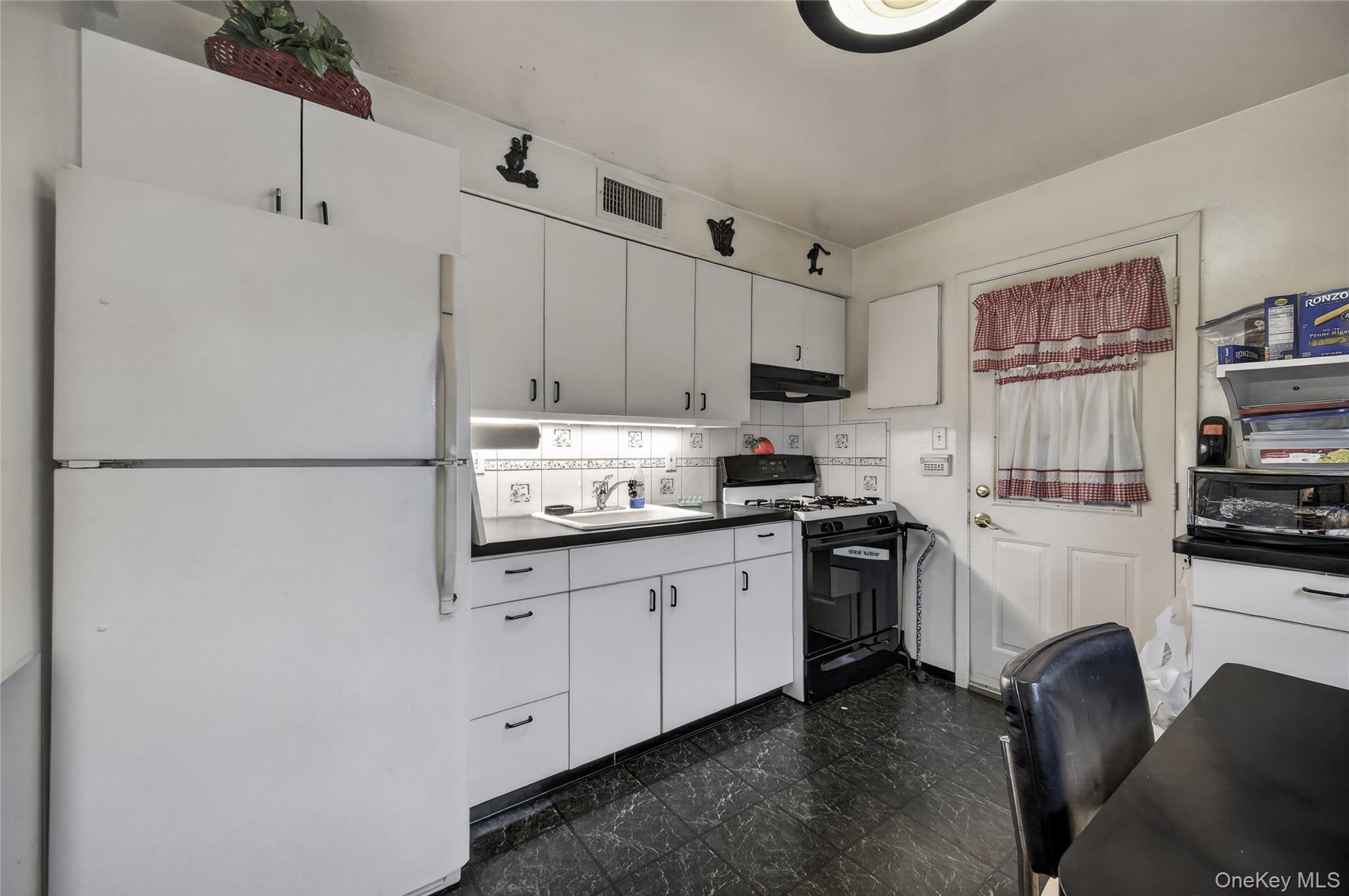 Single Family Jamaica Boulevard  Nassau County, NY 11514, MLS-1045132-7