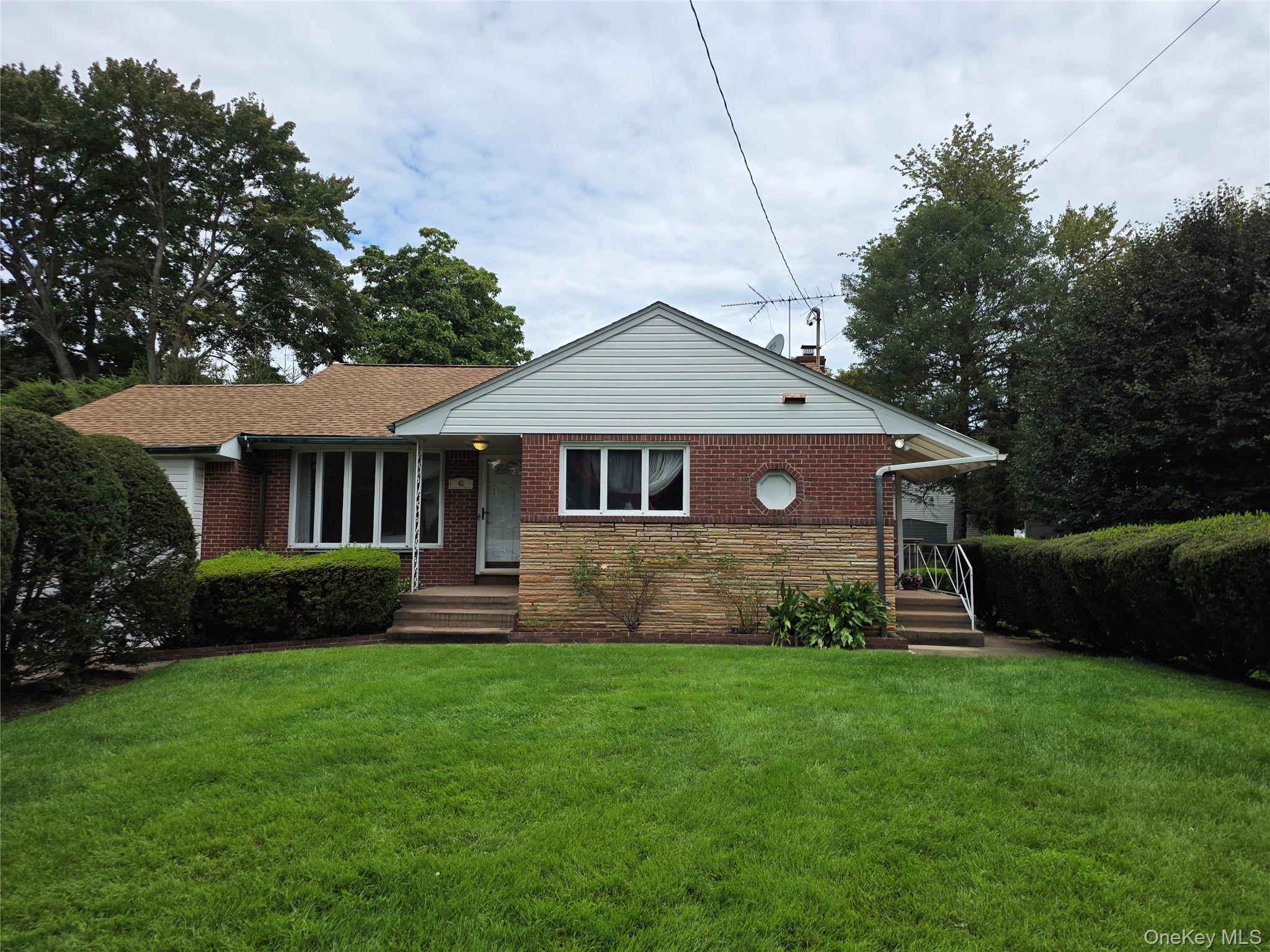 Single Family Sheridan Street  Suffolk County, NY 11743, MLS-1045146-11