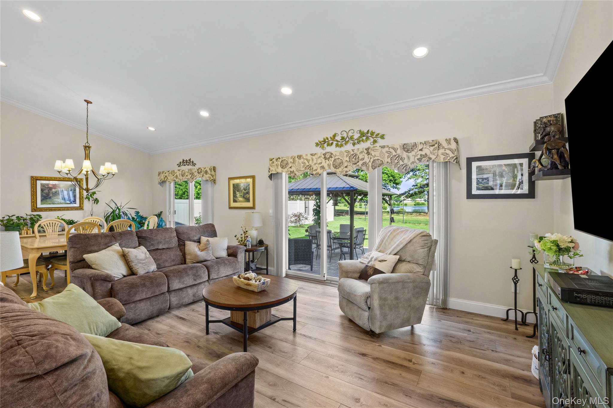 Single Family Pondview Circle Suffolk County, NY 11967, MLS-1045153-13