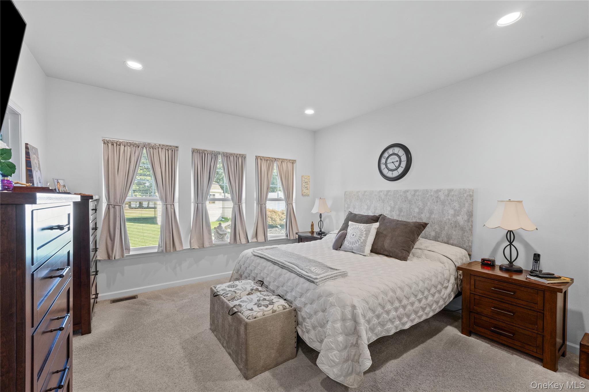 Single Family Pondview Circle Suffolk County, NY 11967, MLS-1045153-15